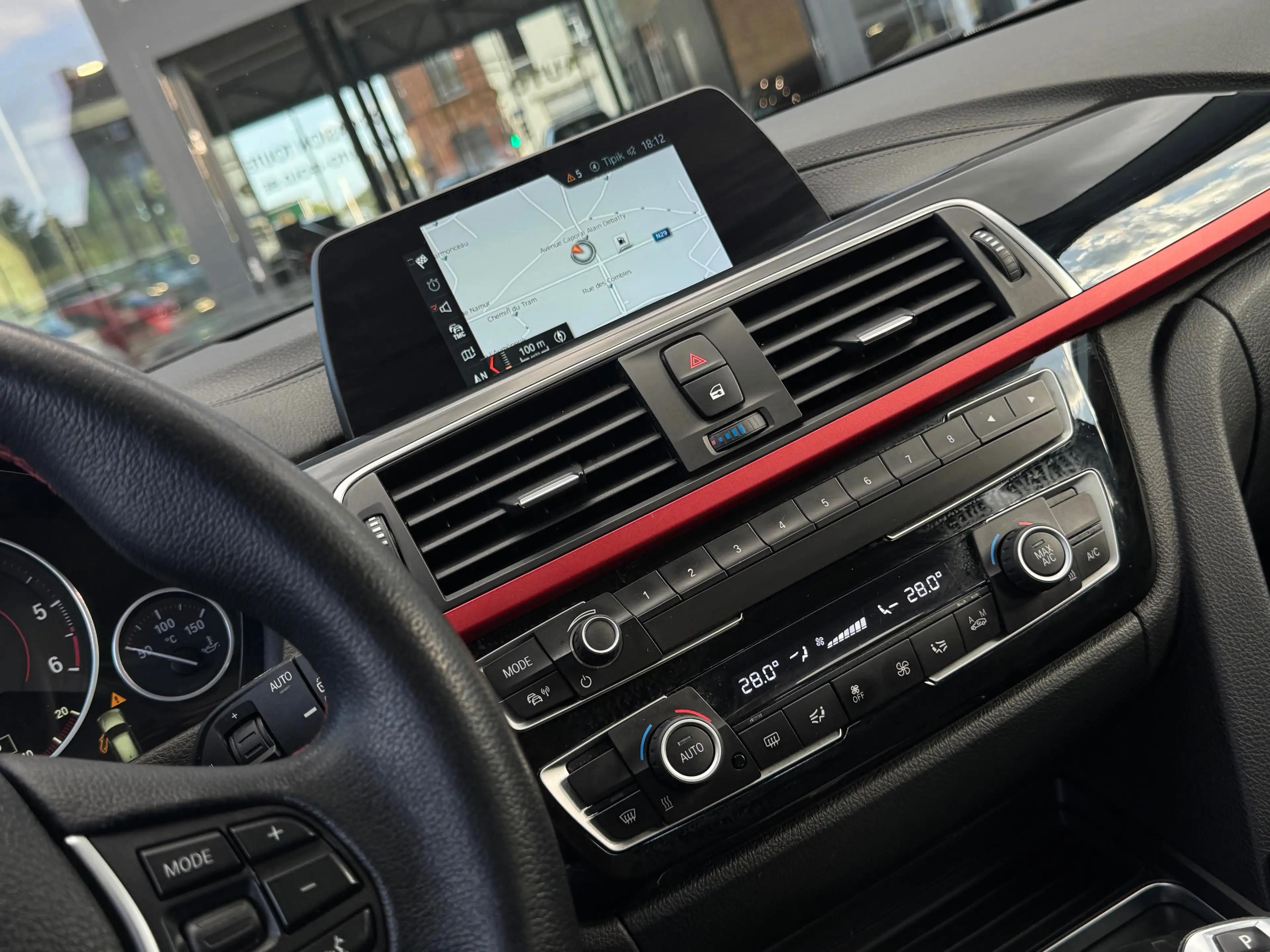 BMW 318 dA / FACELIFT / FULLOPTIONS / BOITE AUTO / 1PROP CARNET — photo 15