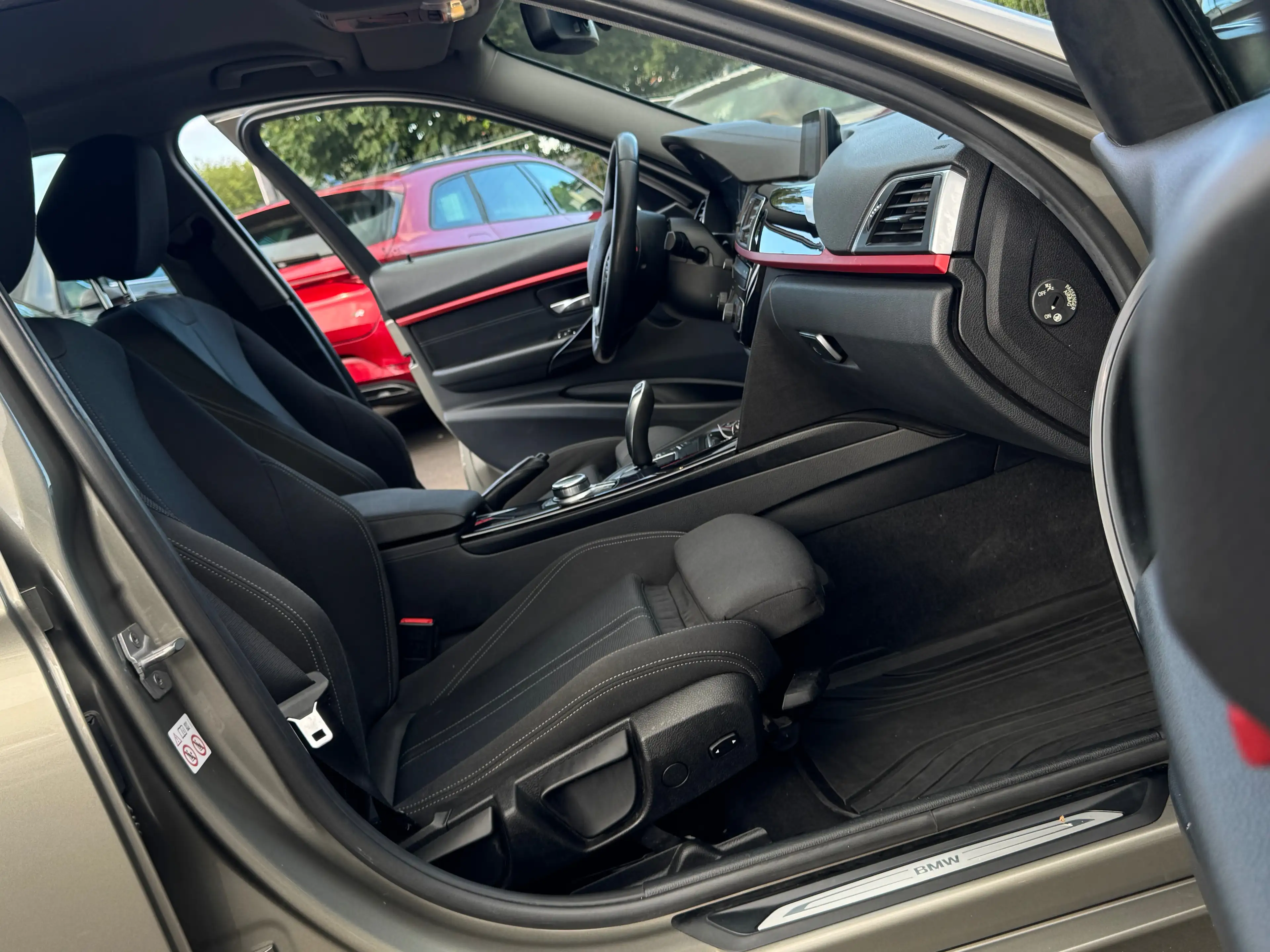 BMW 318 dA / FACELIFT / FULLOPTIONS / BOITE AUTO / 1PROP CARNET — photo 11