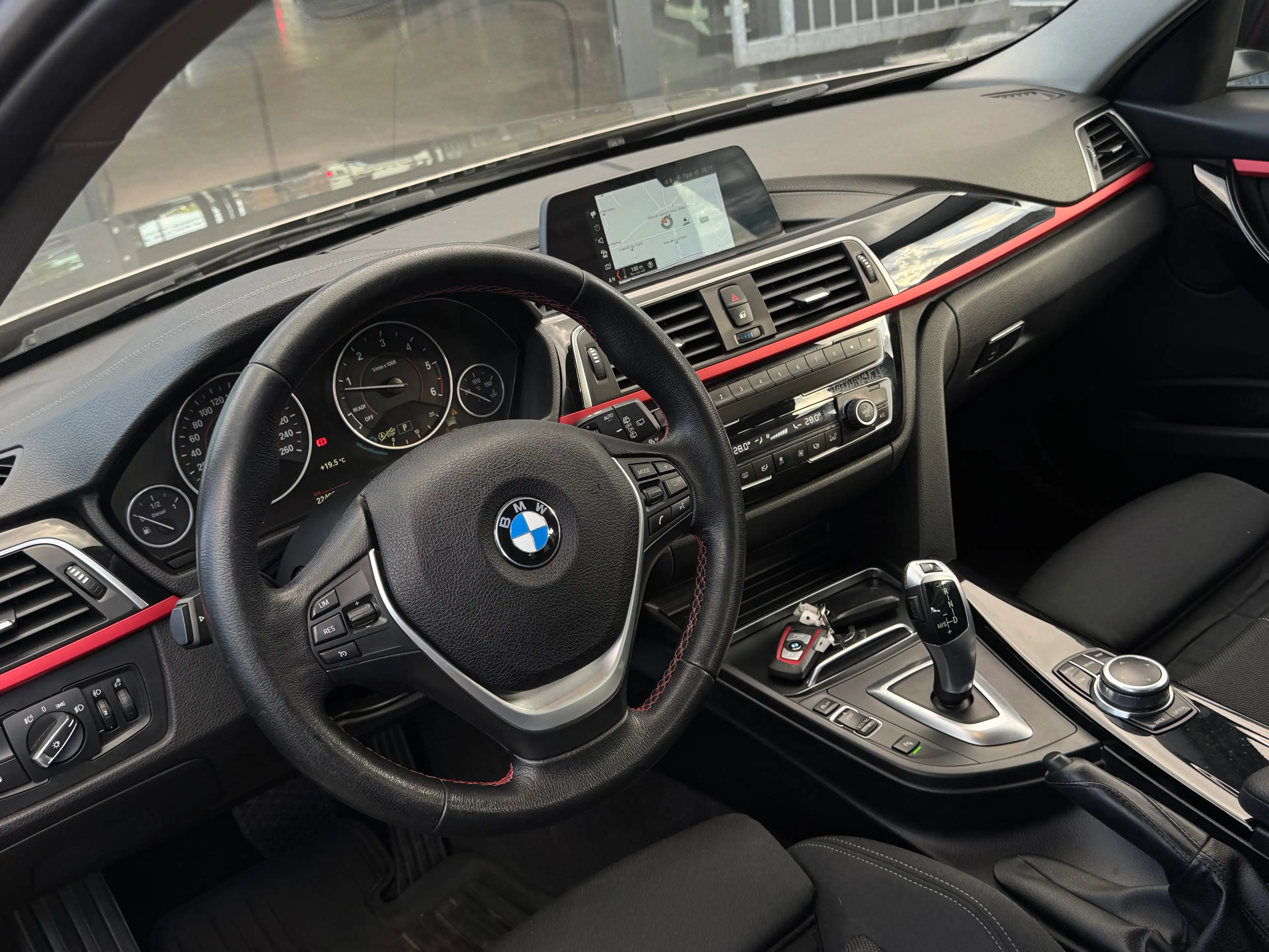 BMW 318 dA / FACELIFT / FULLOPTIONS / BOITE AUTO / 1PROP CARNET — photo 10