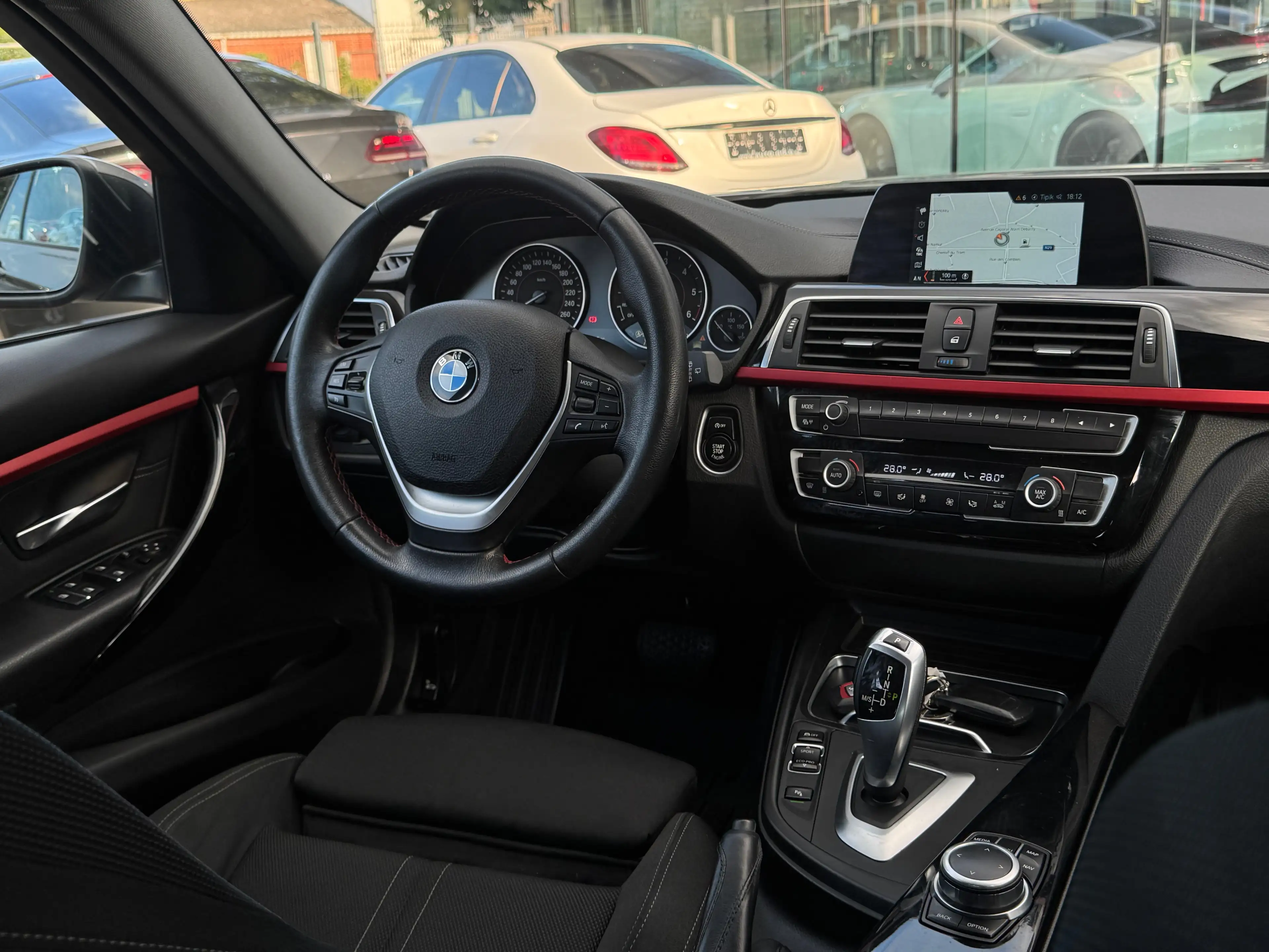 BMW 318 dA / FACELIFT / FULLOPTIONS / BOITE AUTO / 1PROP CARNET — photo 13
