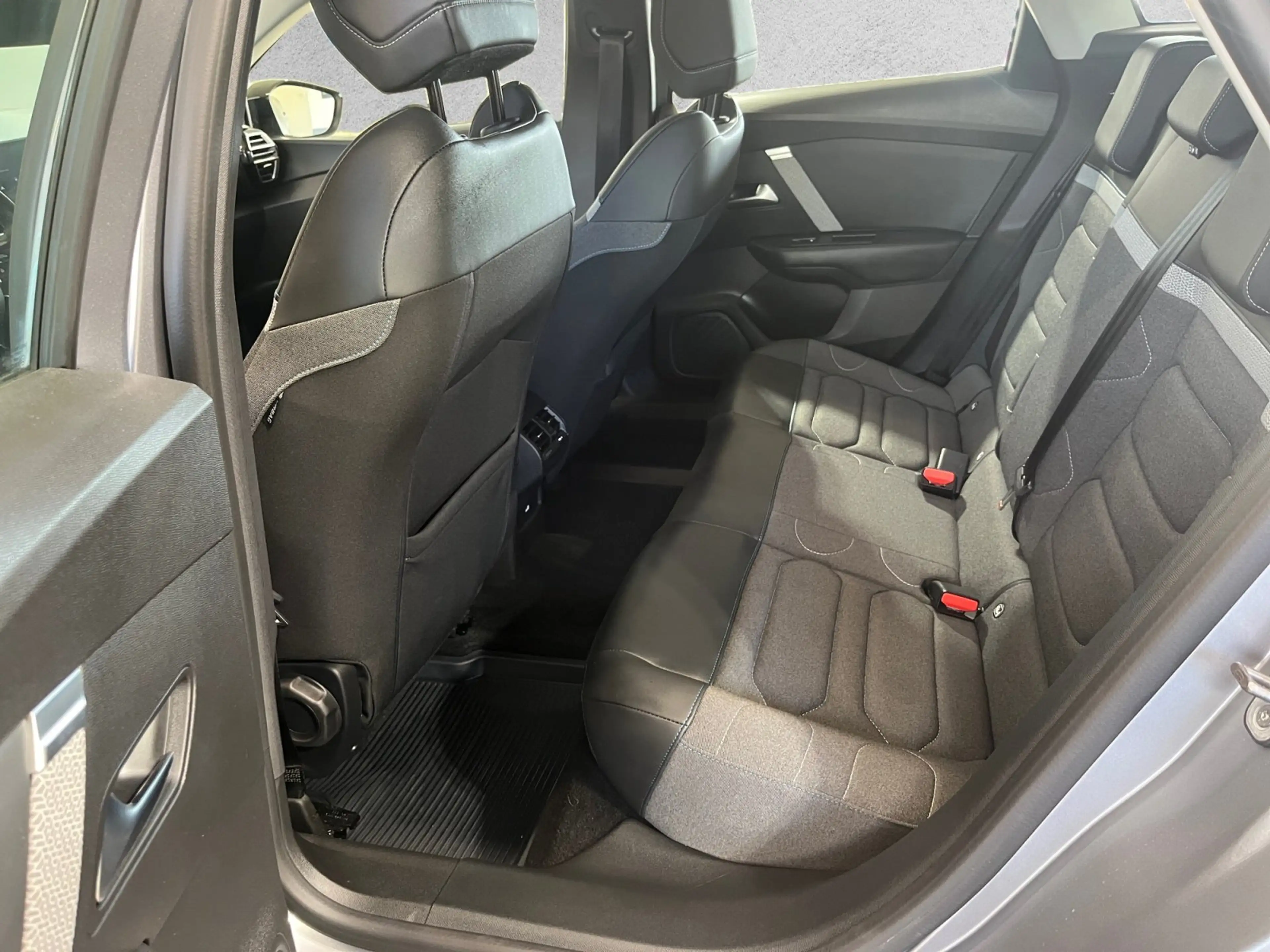 Citroen C4 1.5 BlueHDI 130 Feel LED Navi SHZ Winterp. LM — photo 7