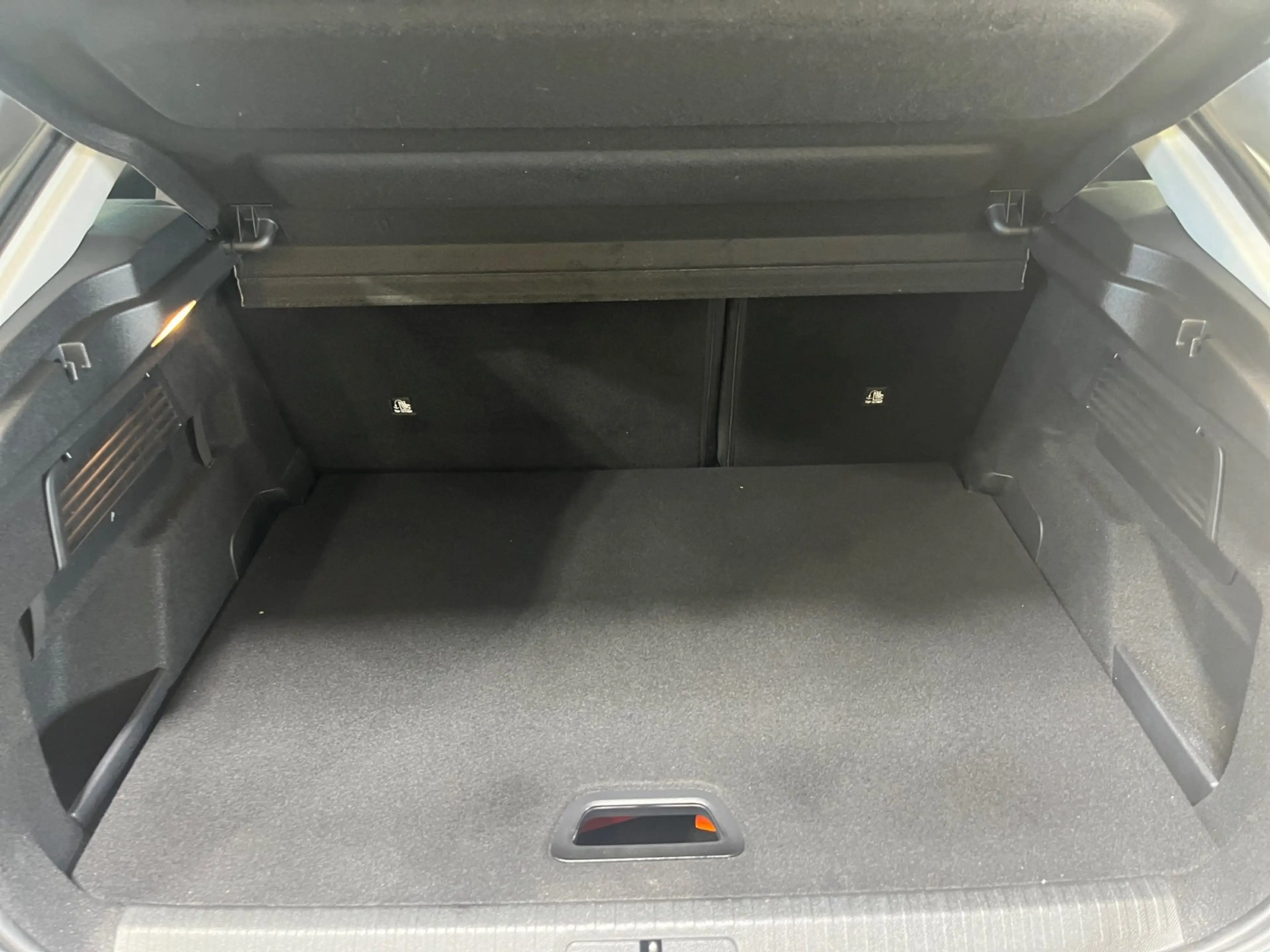 Citroen C4 1.5 BlueHDI 130 Feel LED Navi SHZ Winterp. LM — photo 14