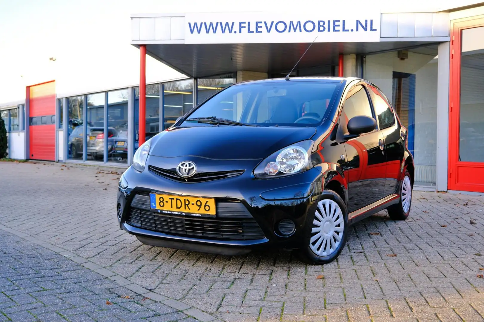 Toyota Aygo 1.0 VVT-i Now 5-drs Airco|52.805km! Nero - 1