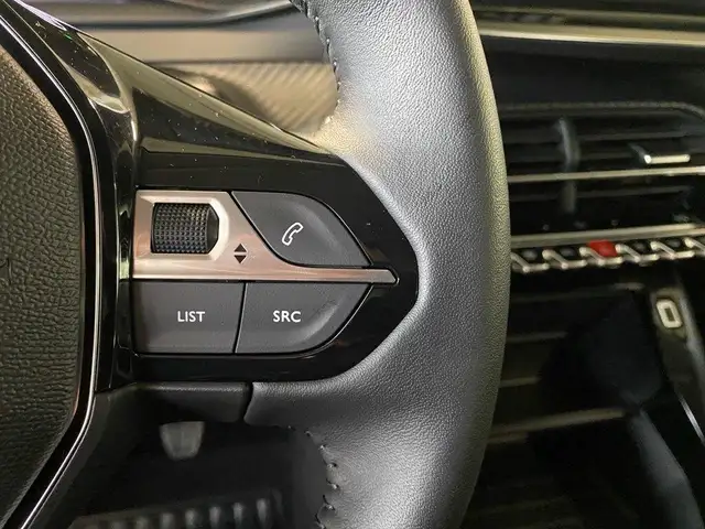 Peugeot 208 view 14