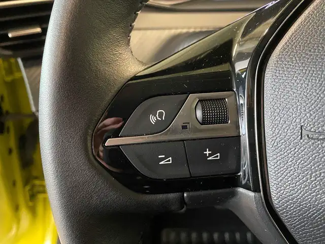 Peugeot 208 view 13