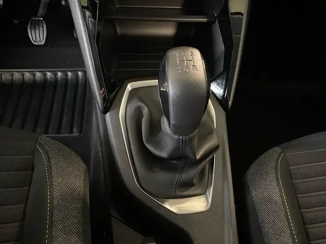Peugeot 208 view 12