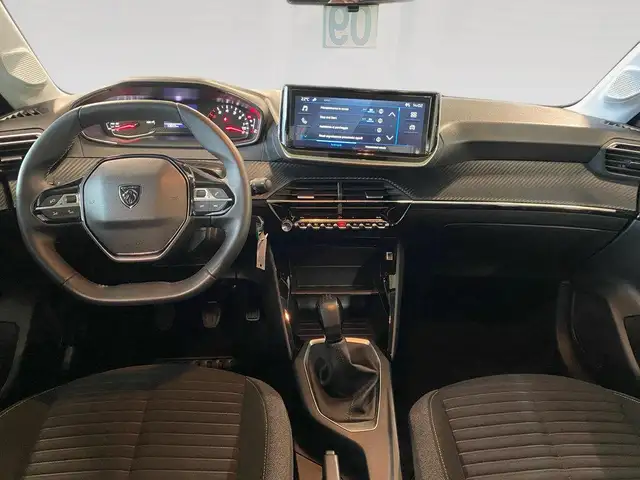 Peugeot 208 view 6