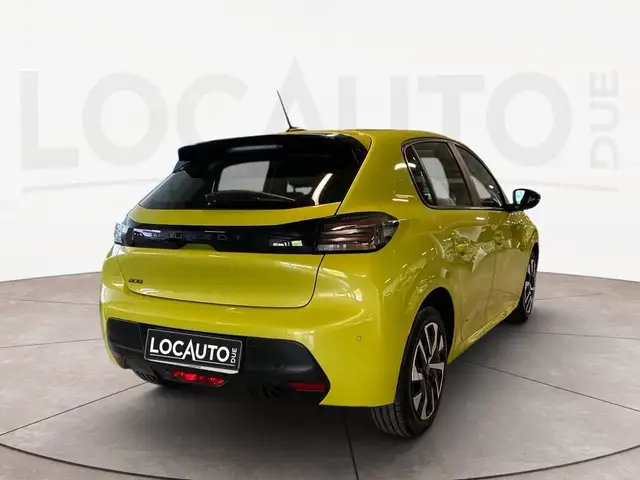 Peugeot 208 view 4