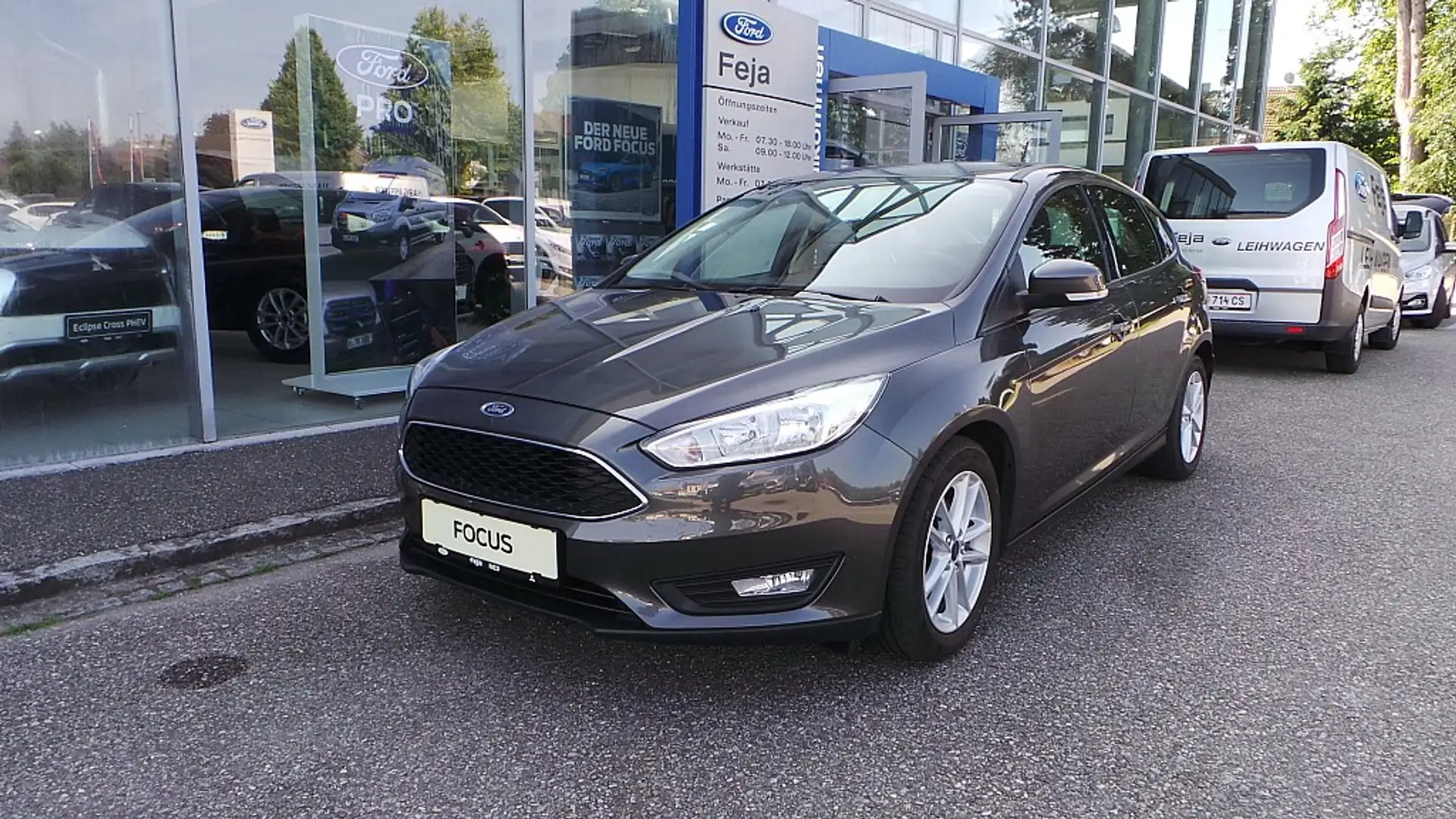 Ford Focus 1,0 EcoBoost Trend Grau - 1