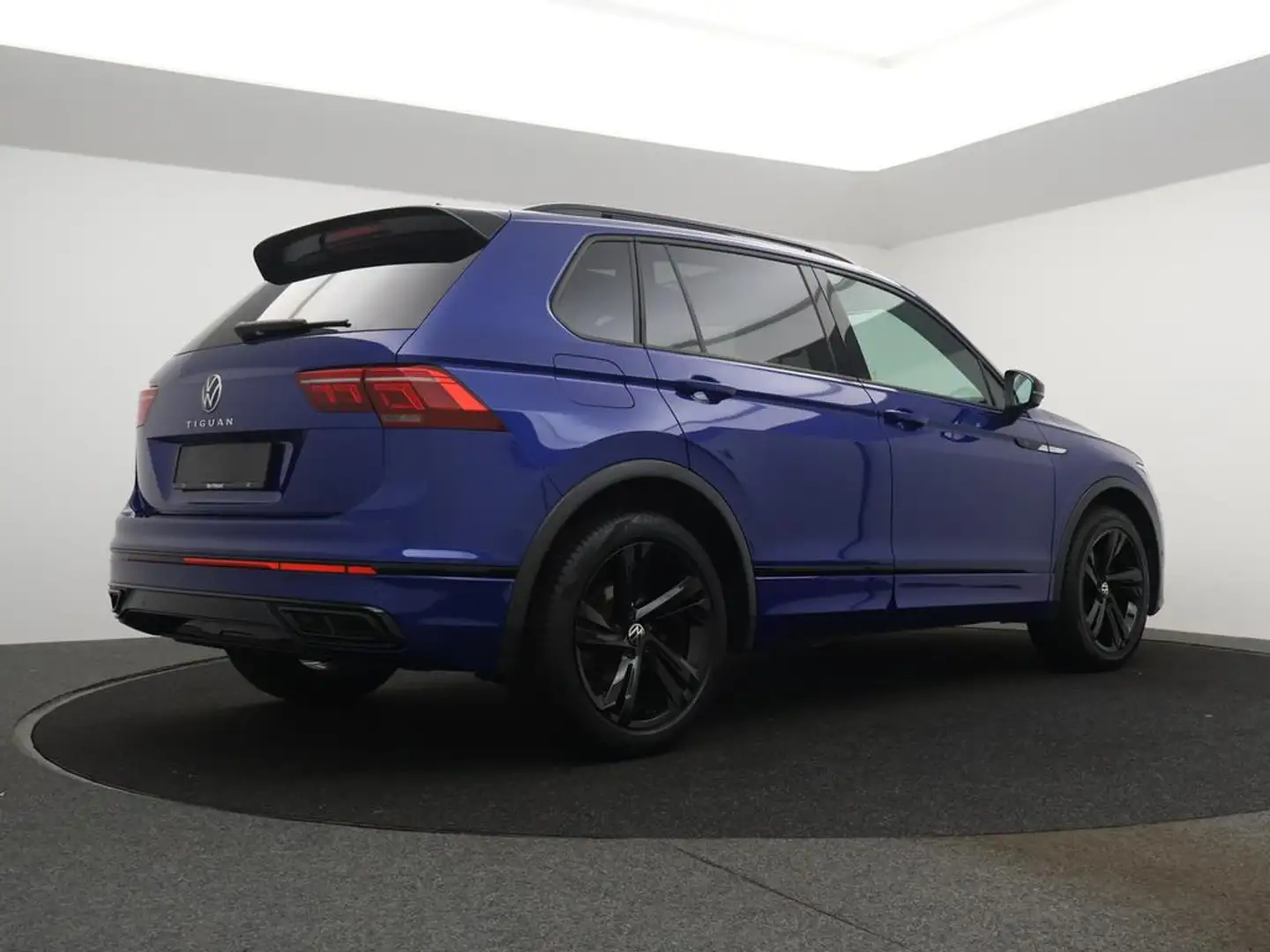 Volkswagen Tiguan Tiguan R-Line Business Premium 1.5TSI 150PK *AUTOMAAT*PANO DAK*R-LINE*PDC*NAVI*CRUISE*DIGITAL DASHBOARD*... Blauw - 2
