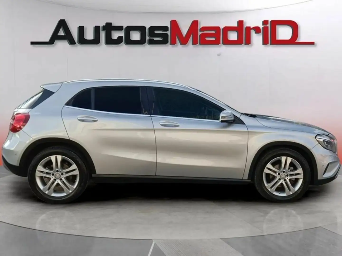 Mercedes-Benz GLA 200 d Urban Gris - 2