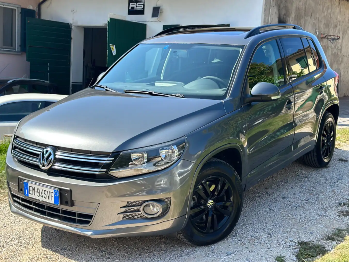 Volkswagen Tiguan Tiguan 2.0 TDI Plus 110 CV Sport & Style BlueMotio Grau - 1