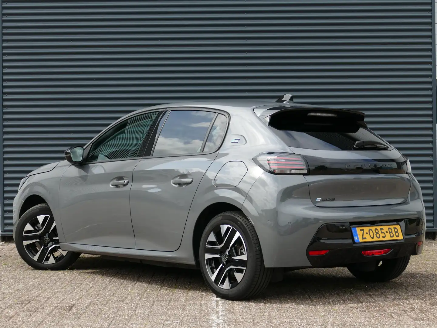 Peugeot e-208 EV Allure 51 kWh | Adaptive Cruise Control | 360° Grijs - 2