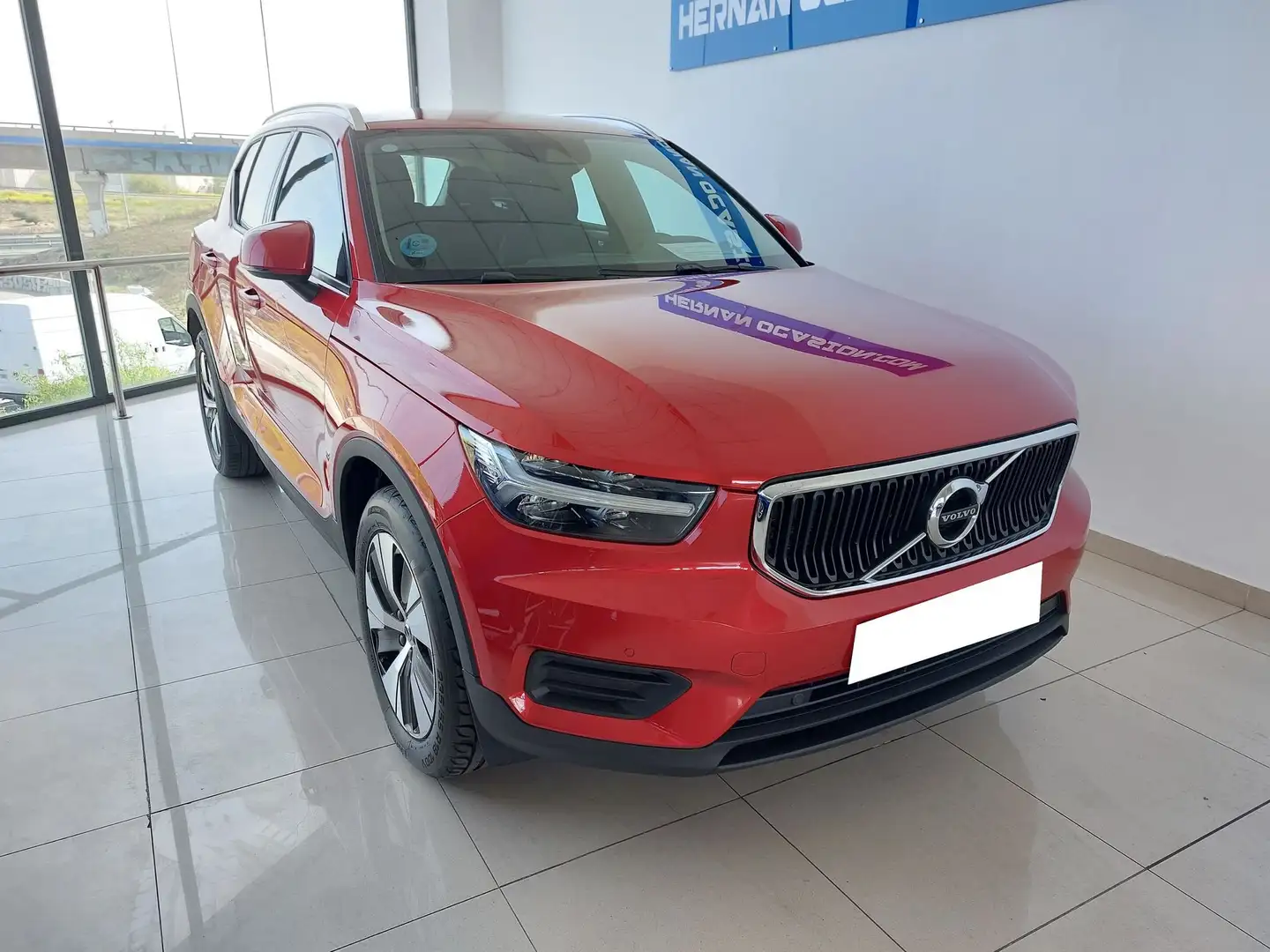 Volvo XC40 T3 Momentum Core Aut. Rojo - 1