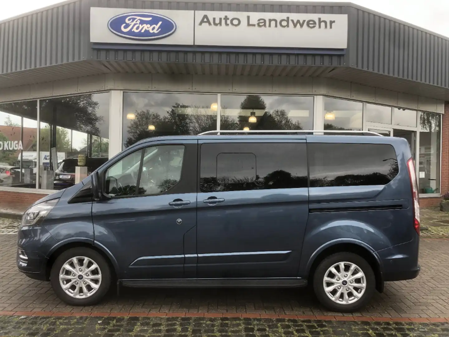 Ford Tourneo Custom 2.0 TDCi 320 L1 LAGERABVERKAUF StandHZG AHK Navi L Blue - 2
