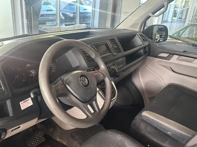 Volkswagen Transporter view 16