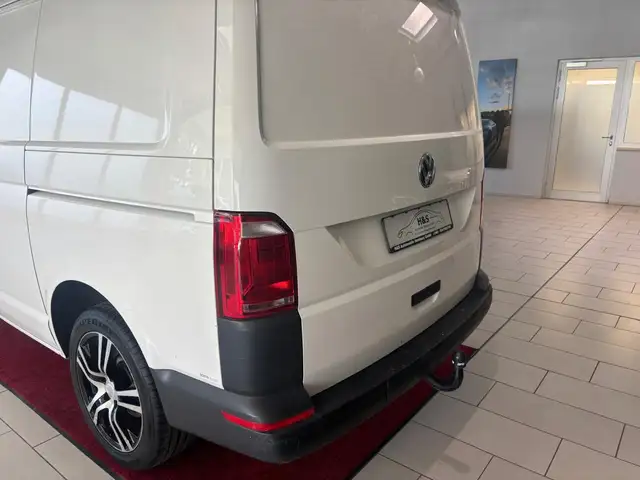 Volkswagen Transporter view 4