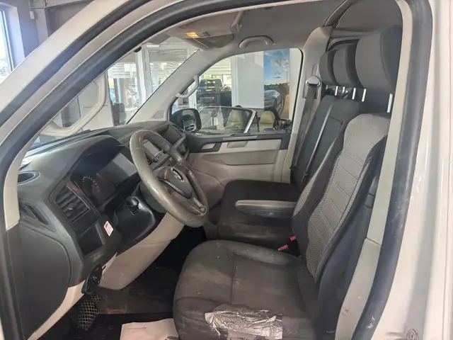 Volkswagen Transporter view 14