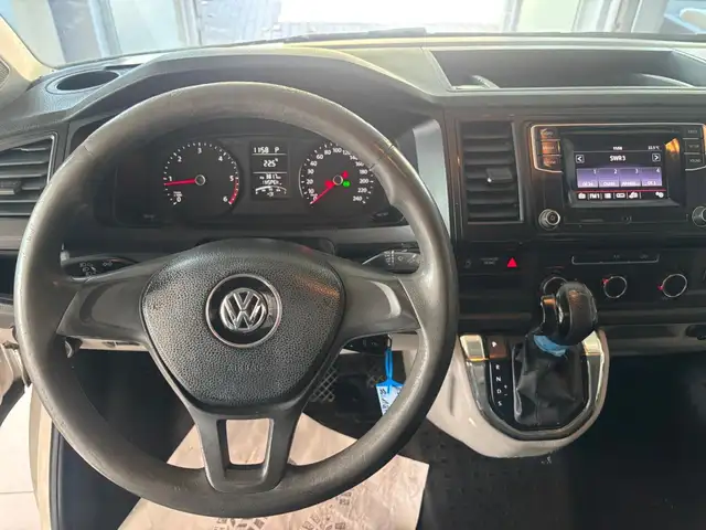 Volkswagen Transporter view 17