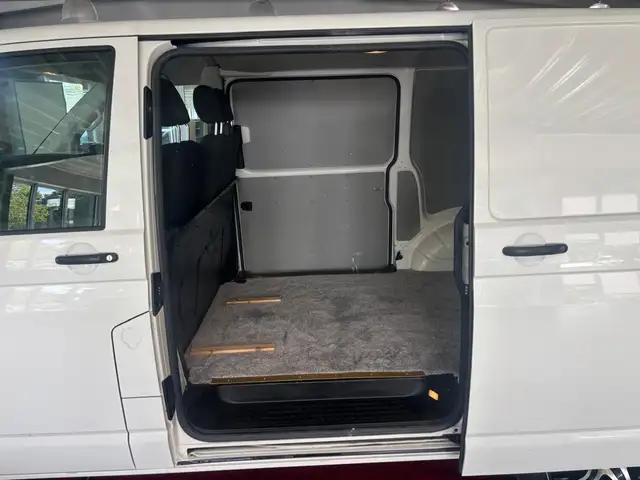Volkswagen Transporter view 10