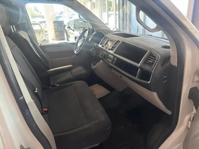 Volkswagen Transporter view 13