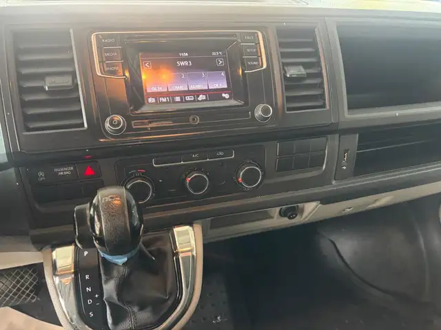 Volkswagen Transporter view 19