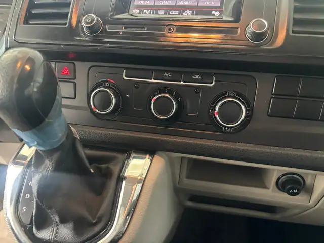 Volkswagen Transporter view 21
