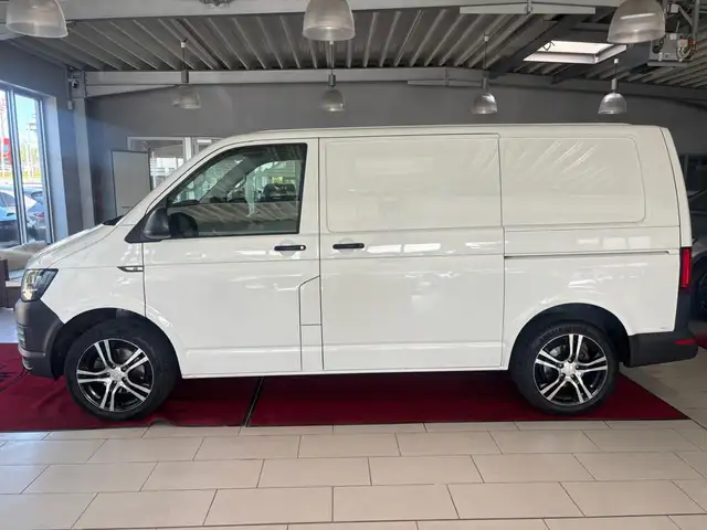 Volkswagen Transporter view 2