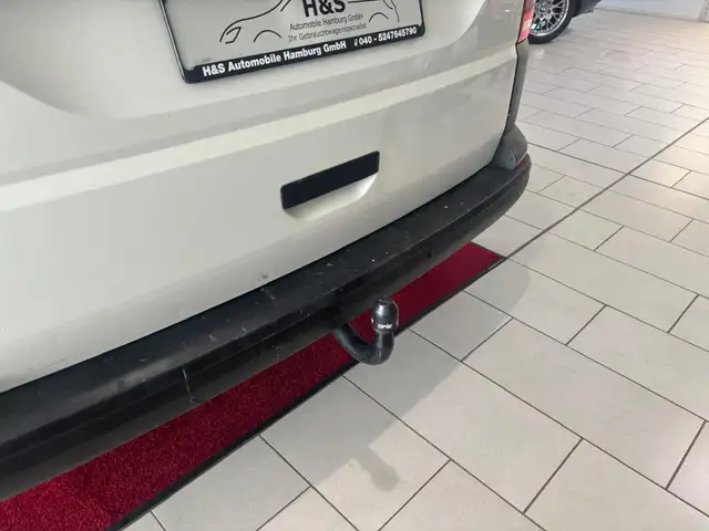 Volkswagen Transporter view 7