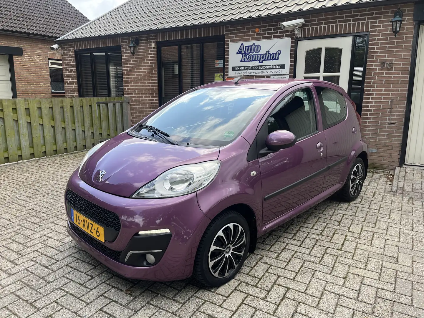 Peugeot 107 1.0 Active Automaat Trekhaak Airco Cruise Controle Fialová - 2