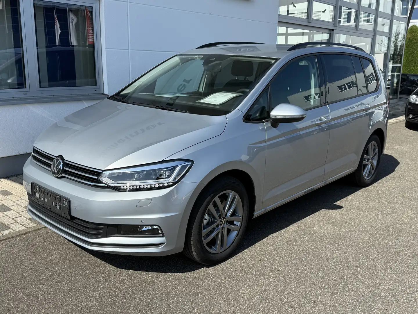 Volkswagen Touran Comfortline 7 Sitze/RFK/SideAssist/Keyles Garantie Stříbrná - 2
