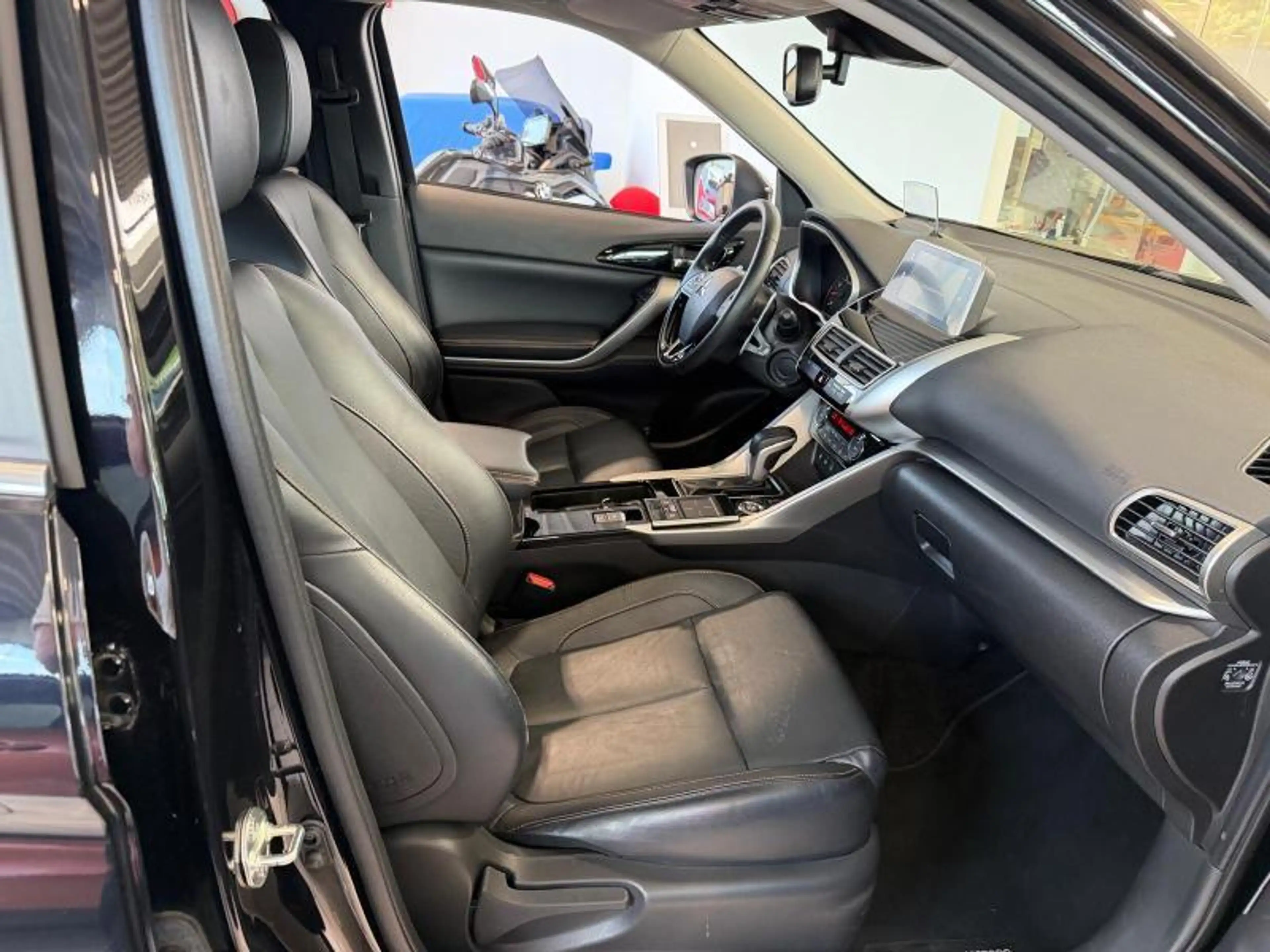 Mitsubishi Eclipse CROSS 1.5 ess A/T AWD — photo 11