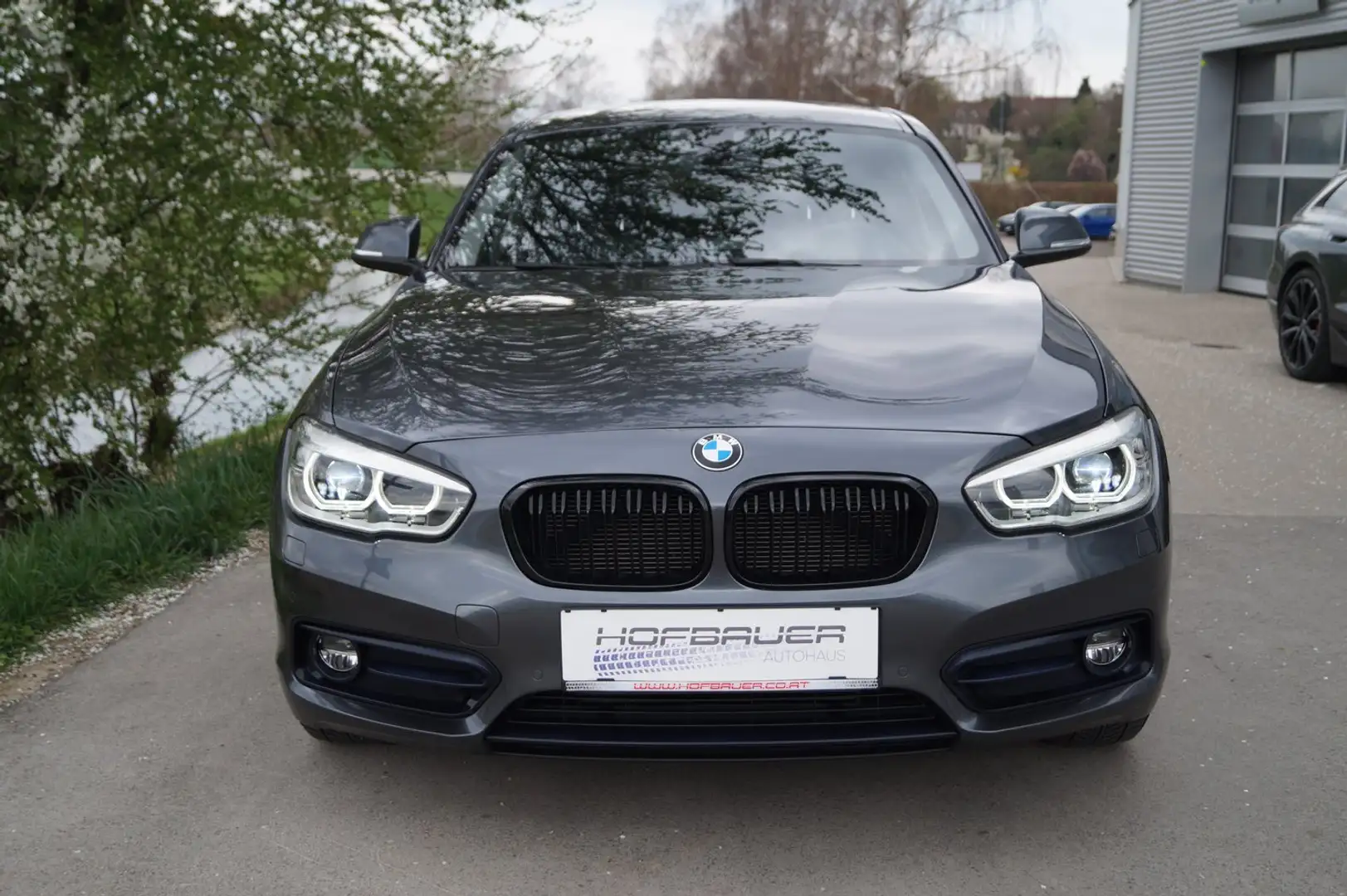 BMW 116 BMW 1 Lim. 5-trg. 116 d Sport Line Grau - 2