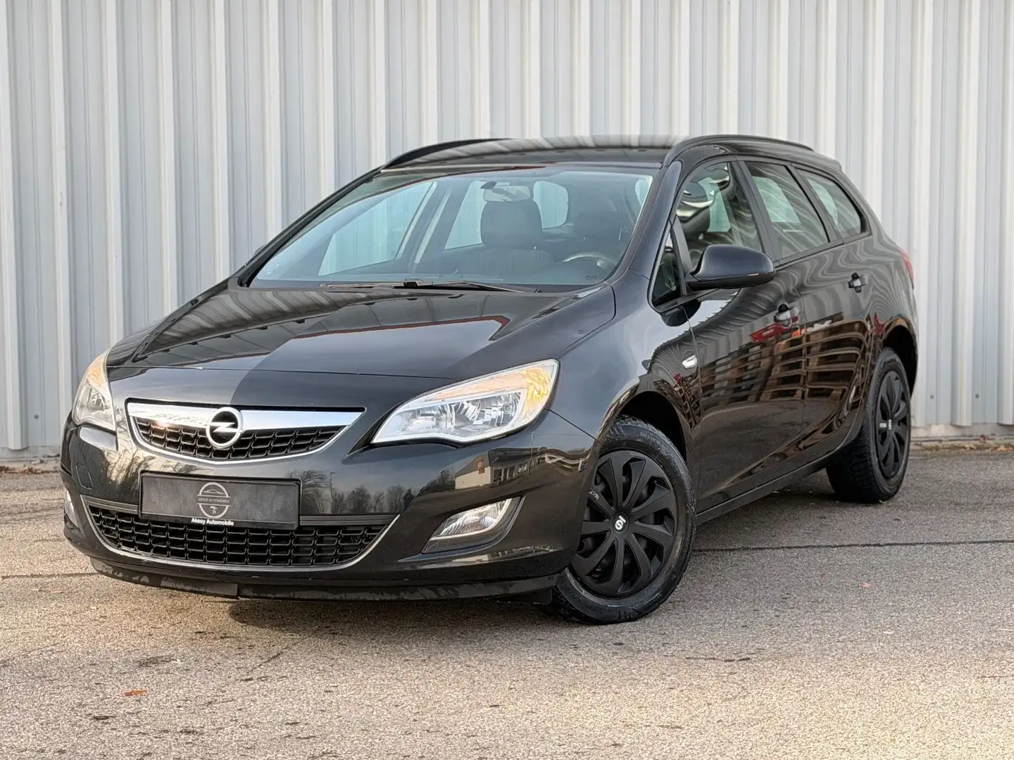 Opel Astra J Sports Tourer 110PS (TÜV*KLIMA*TEMPOMAT) Schwarz - 1