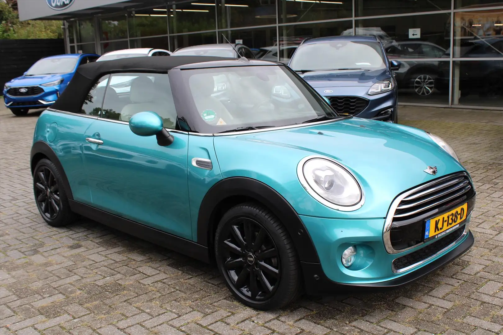 MINI Cooper Cabrio Mini 1.5 136pk Automaat Chili Groen - 2