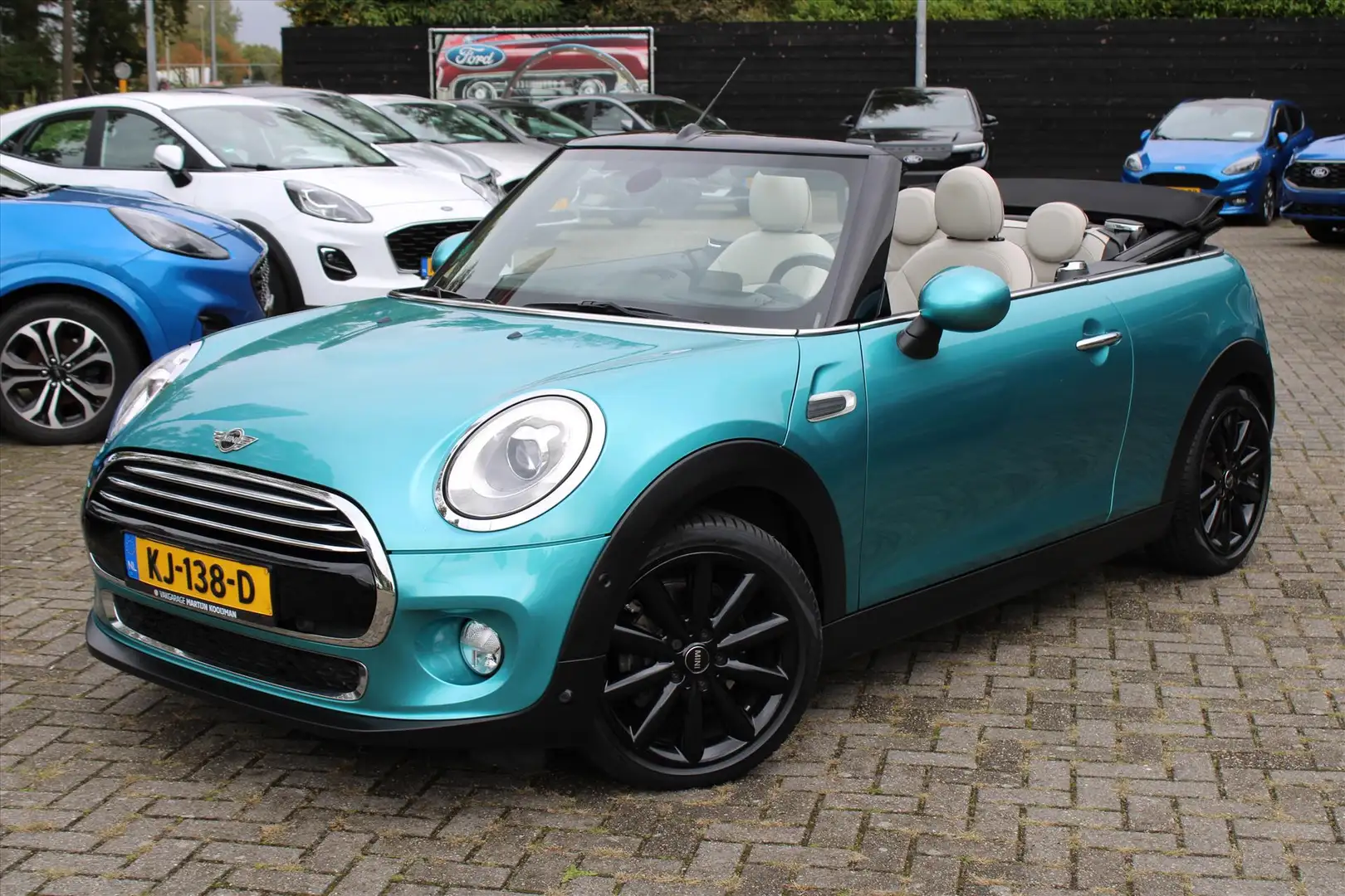 MINI Cooper Cabrio Mini 1.5 136pk Automaat Chili Groen - 1