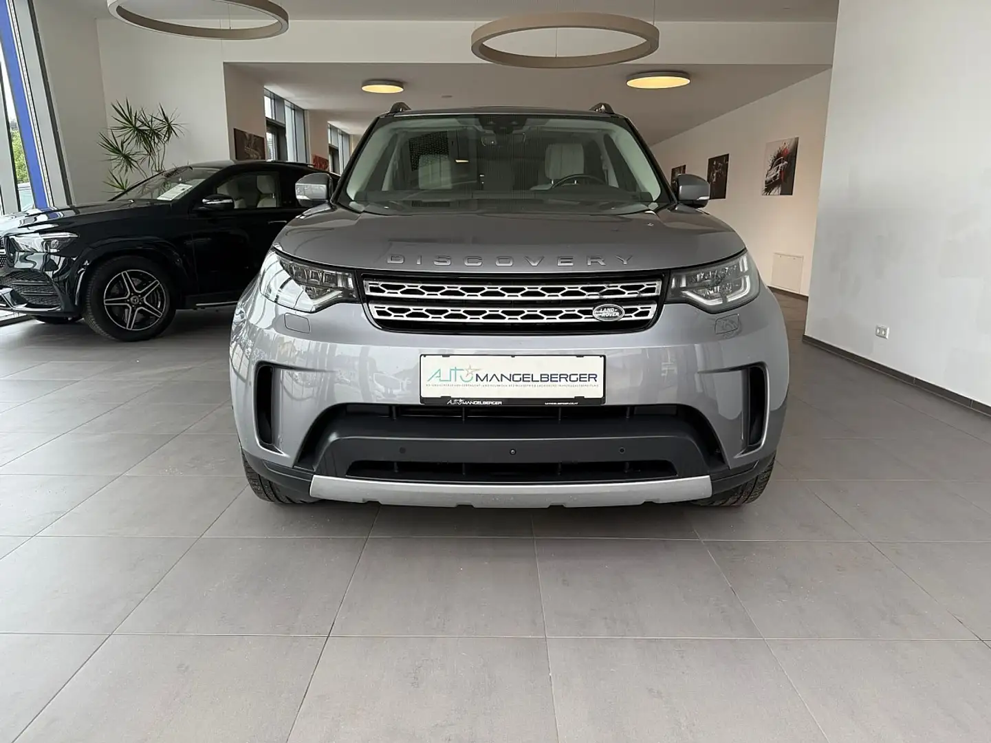 Land Rover Discovery 5 2,0 SD4 HSE Aut. Meridian Soundsystem, Anhäng... Grau - 2