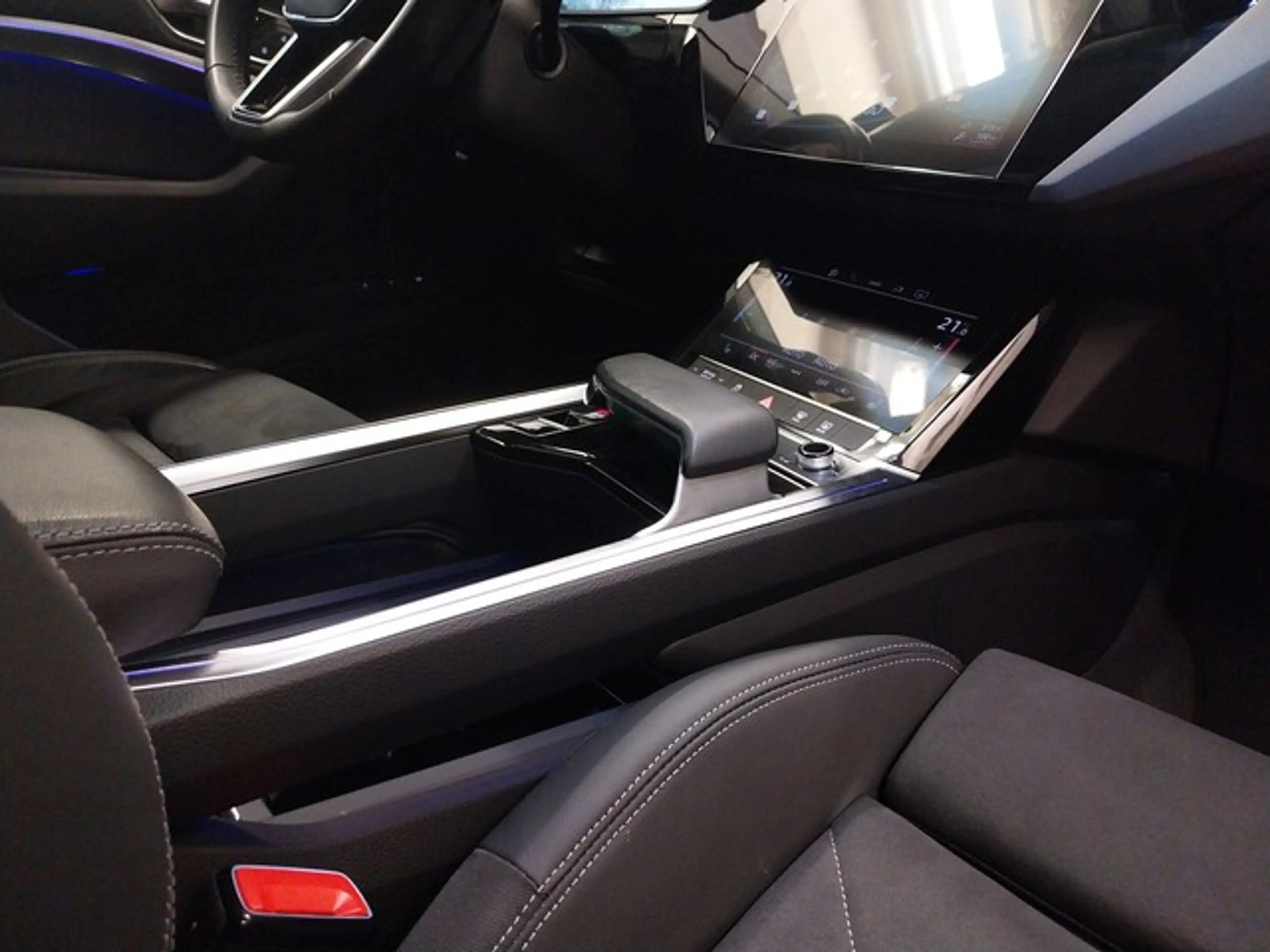 Audi Q8 e-tron 50 advanced AHK Pano Assistenzpaket+ — photo 11