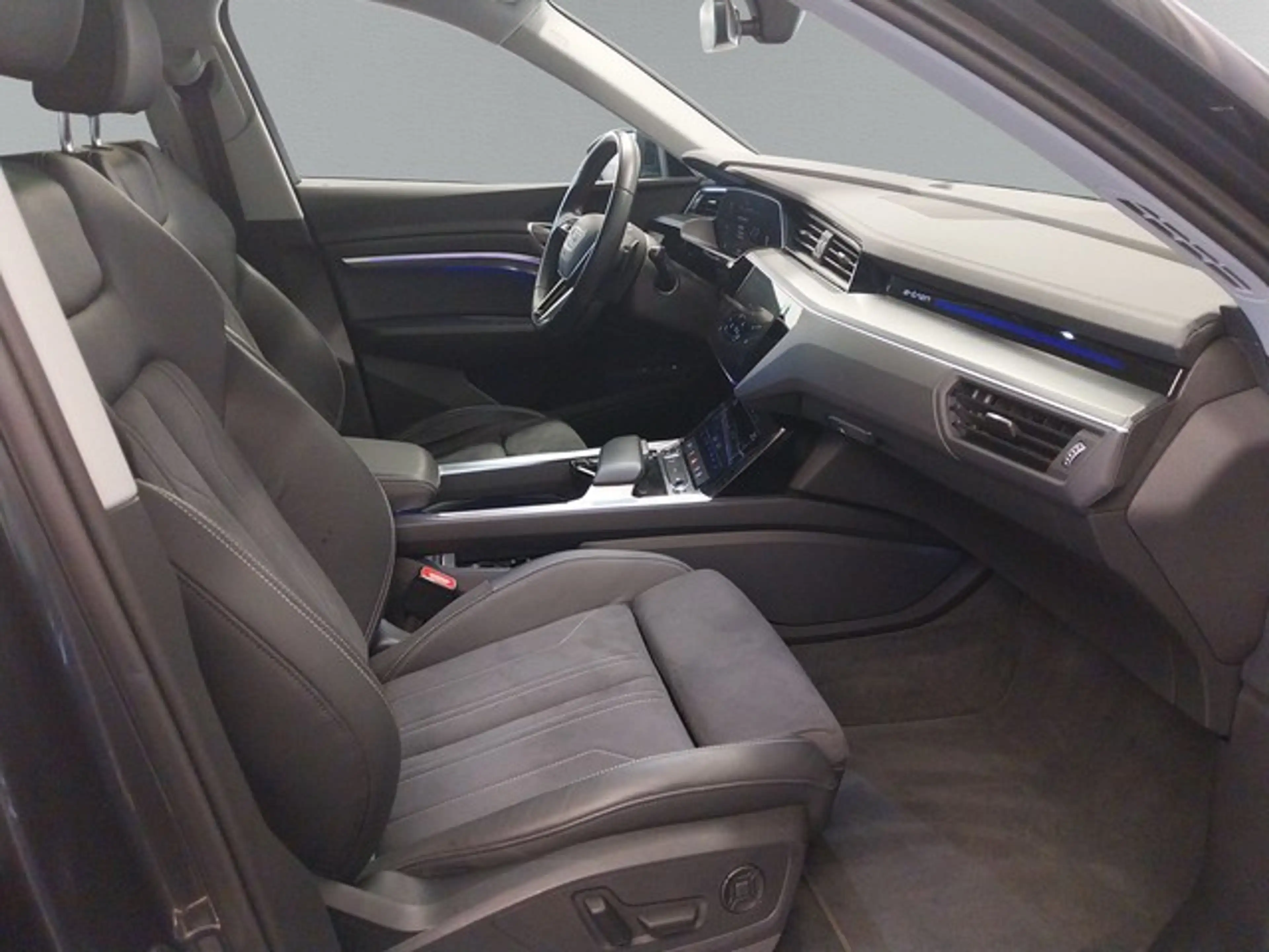 Audi Q8 e-tron 50 advanced AHK Pano Assistenzpaket+ — photo 7