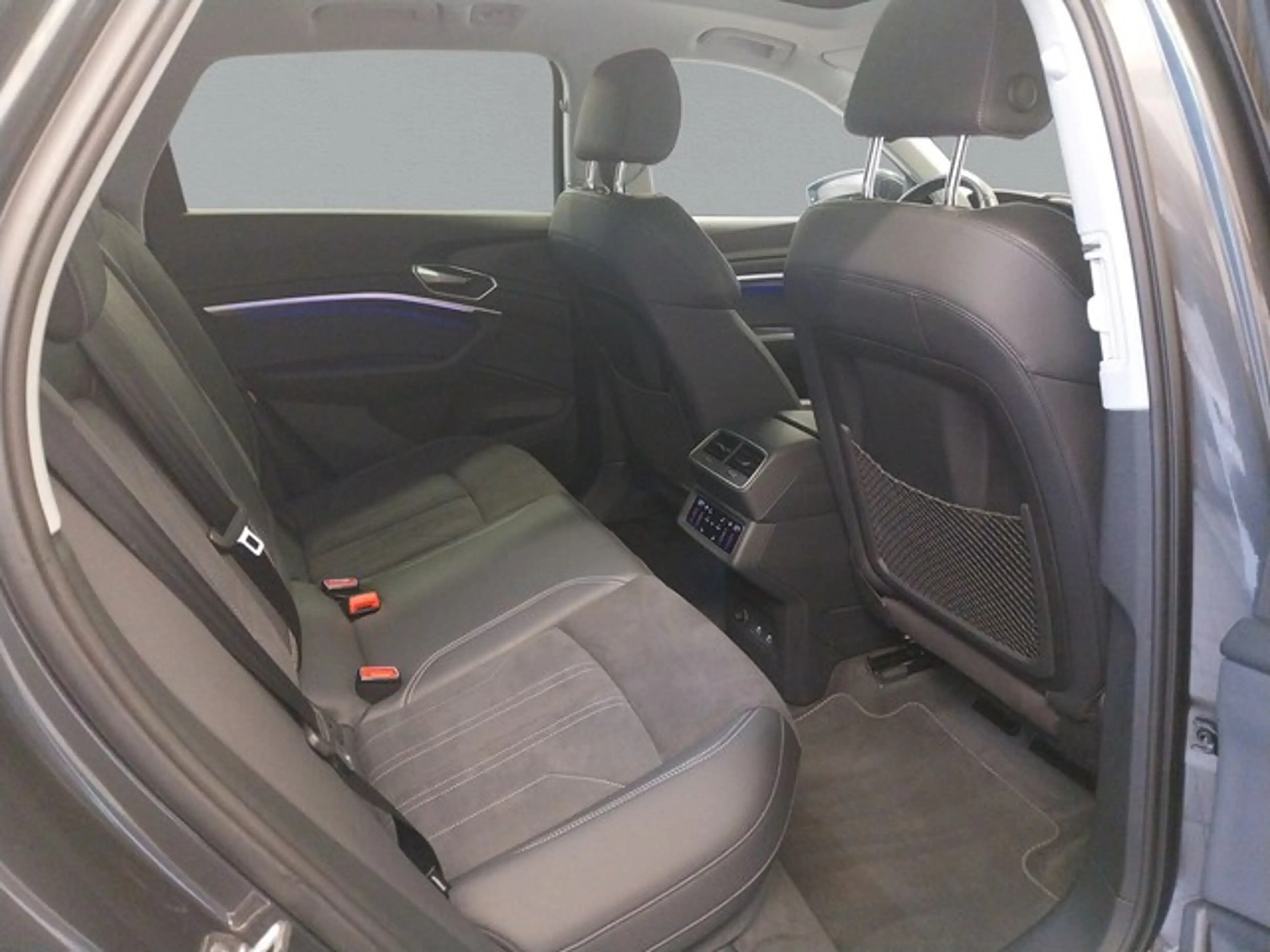 Audi Q8 e-tron 50 advanced AHK Pano Assistenzpaket+ — photo 8