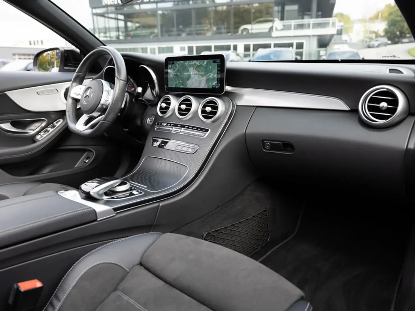 Mercedes-Benz C 200 Cabrio AMG-Sport/LED/Cam/Totw/Ambi/SHZ/18" Schwarz - 2