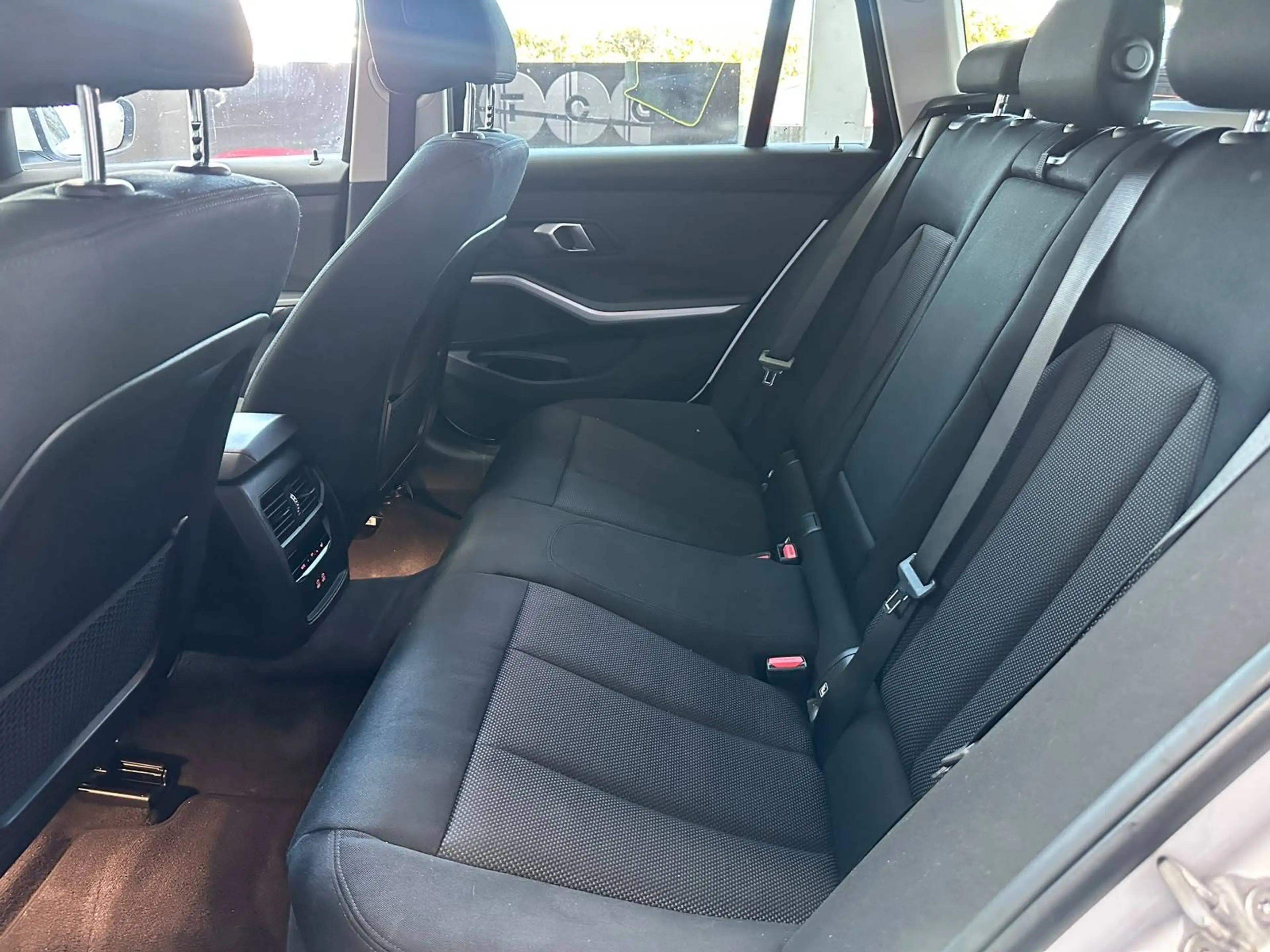 BMW 330 330 e xDrive Advantage — photo 15