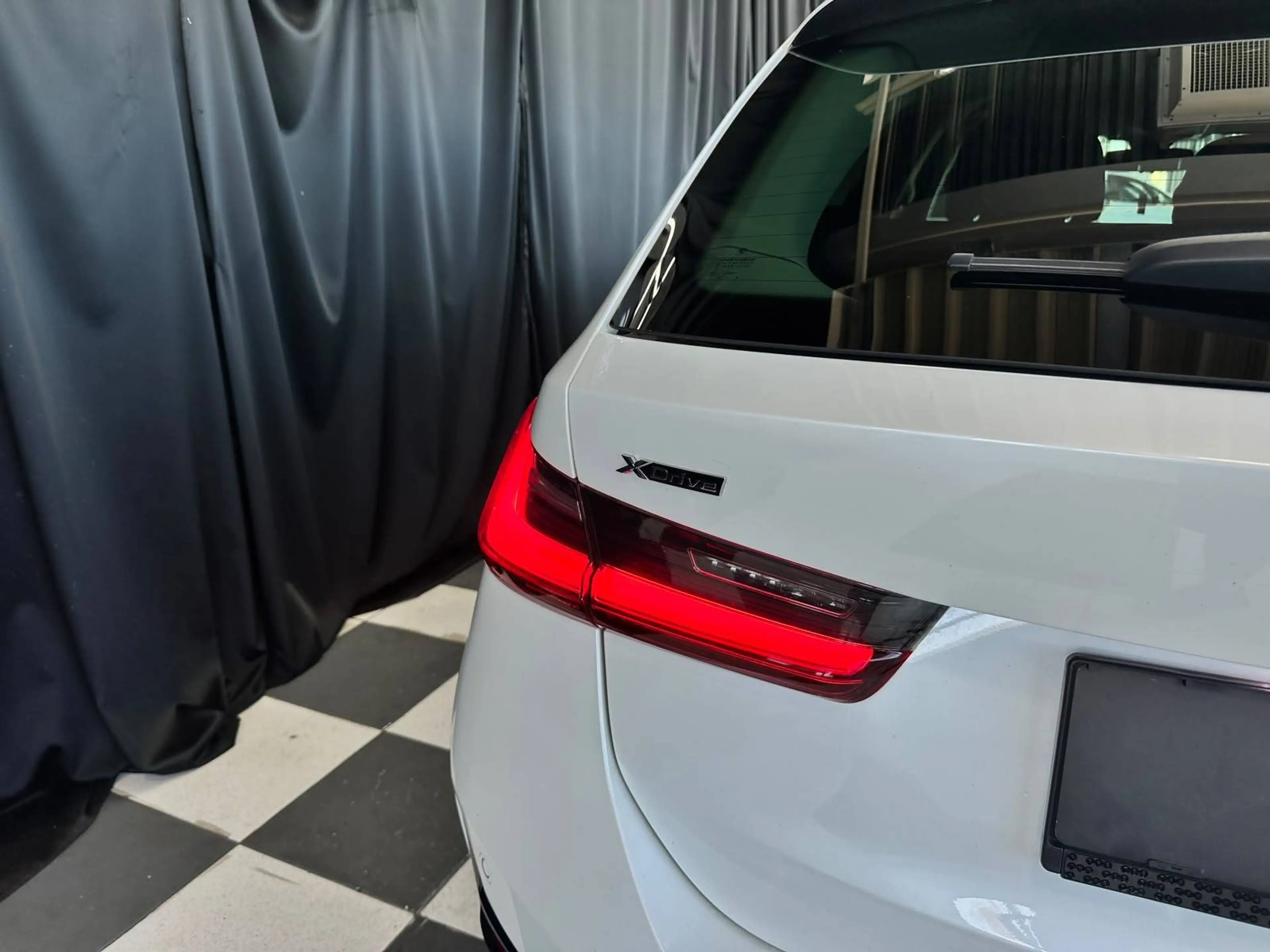 BMW 330 330 e xDrive Advantage — photo 8