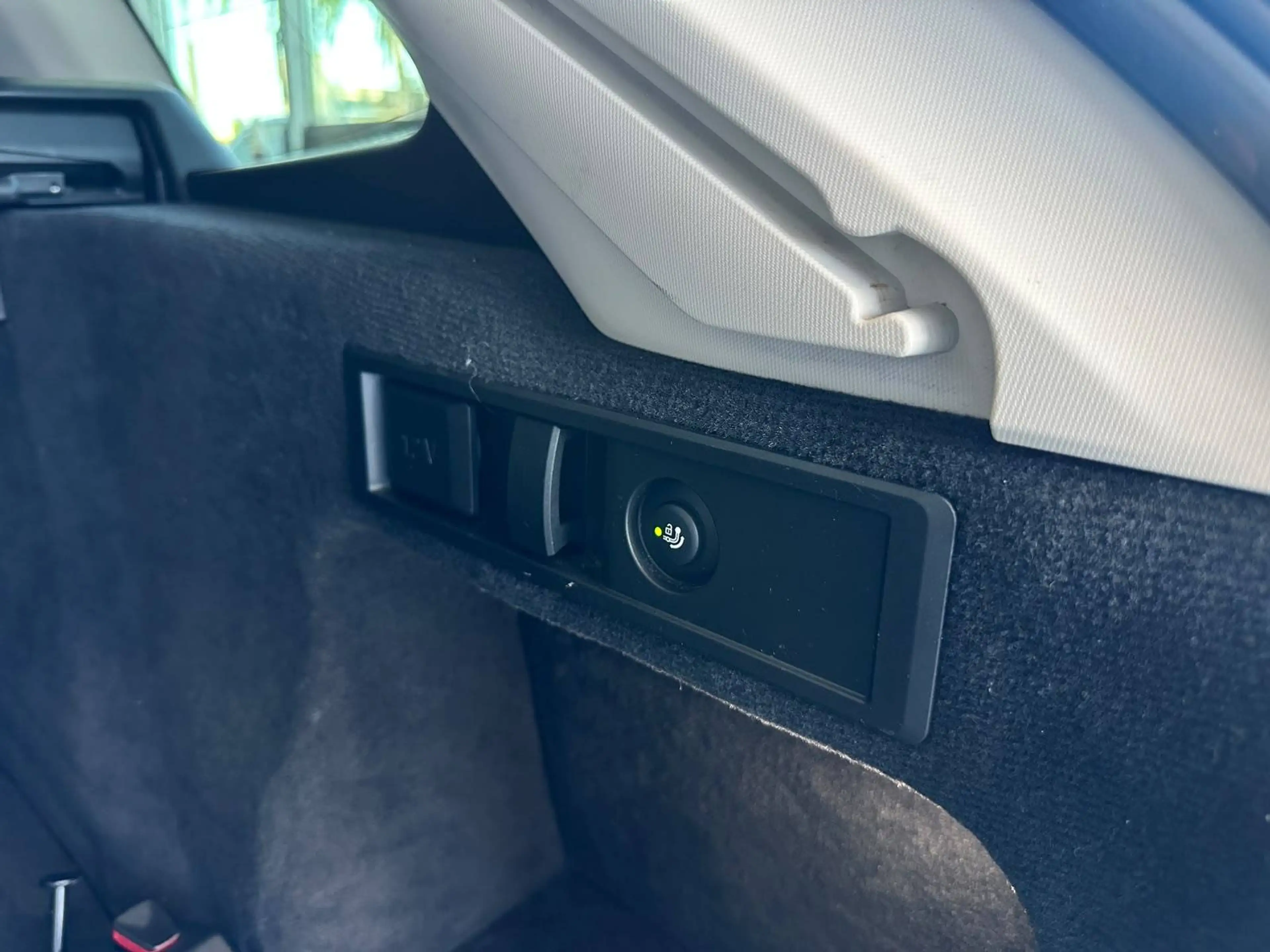BMW 330 330 e xDrive Advantage — photo 11