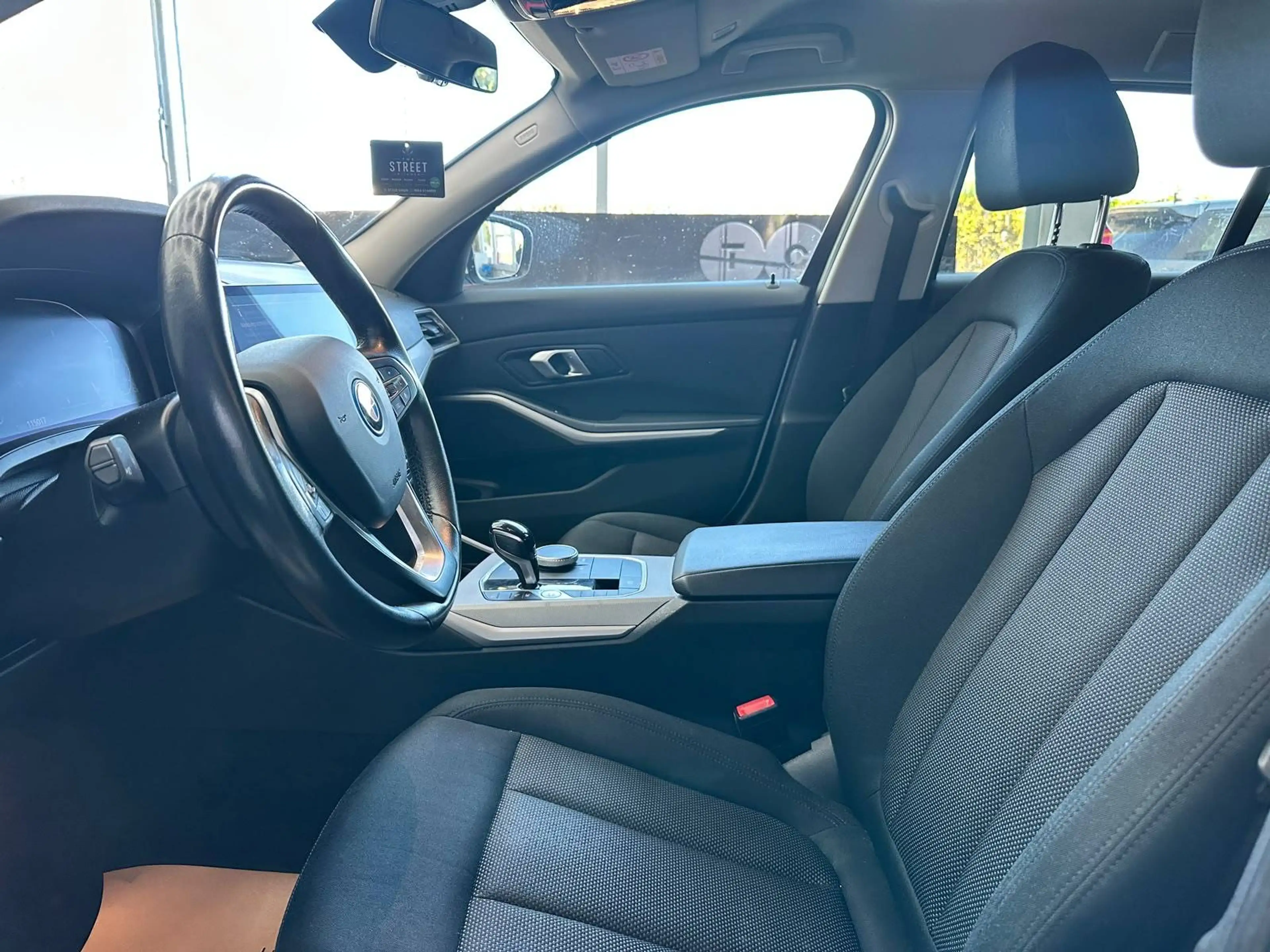 BMW 330 330 e xDrive Advantage — photo 13