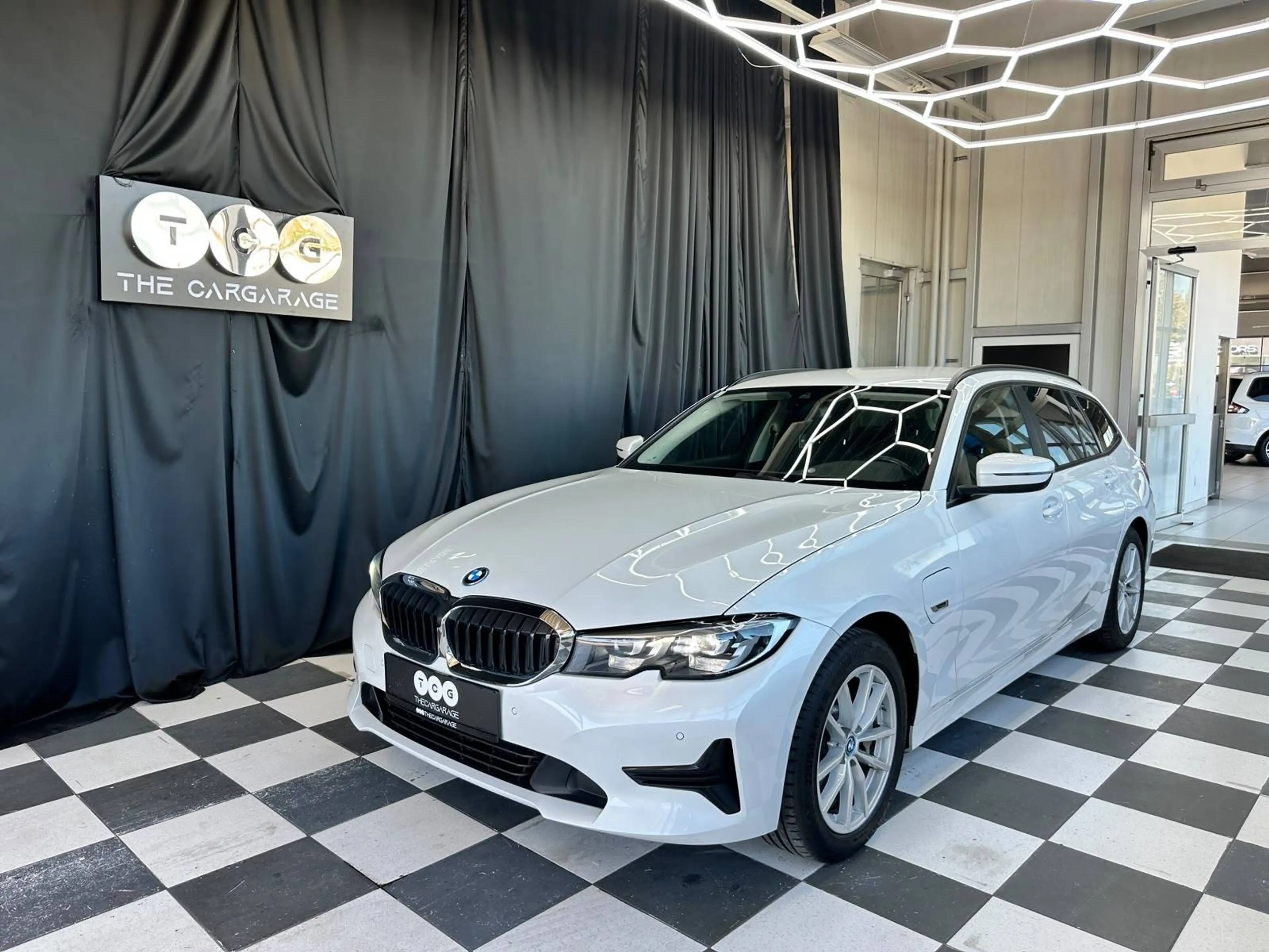 BMW 330 330 e xDrive Advantage