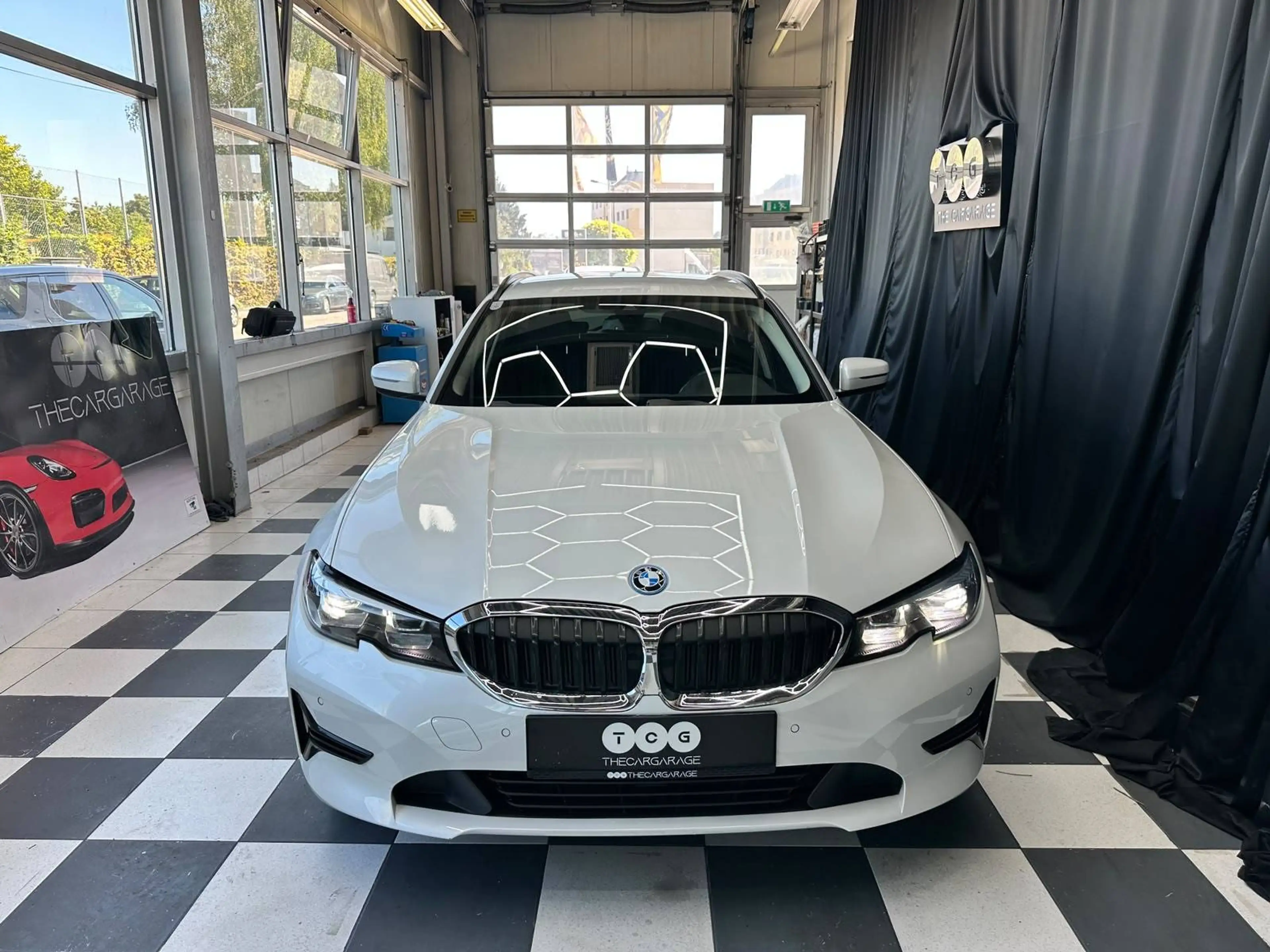 BMW 330 330 e xDrive Advantage — photo 2