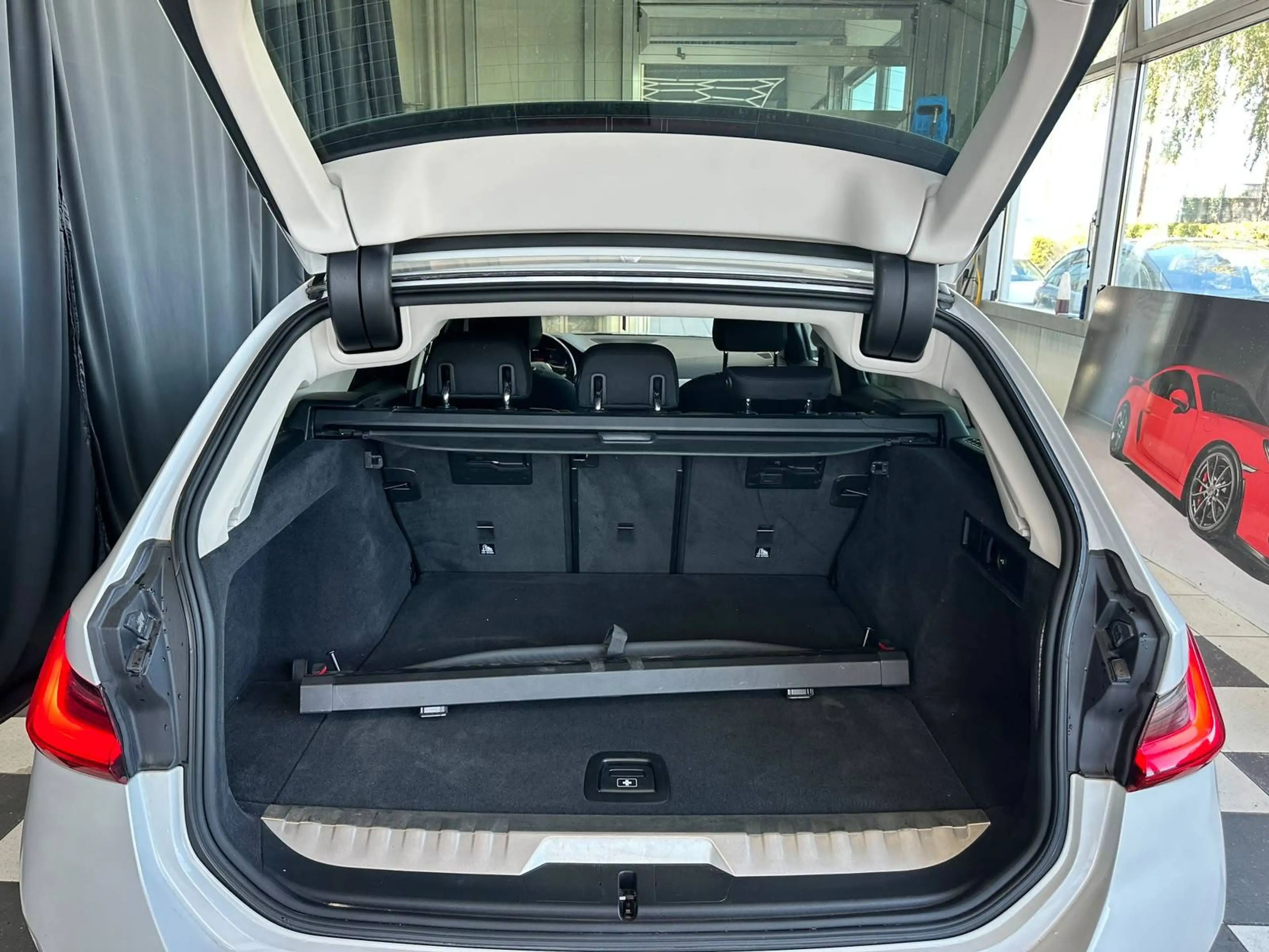 BMW 330 330 e xDrive Advantage — photo 9