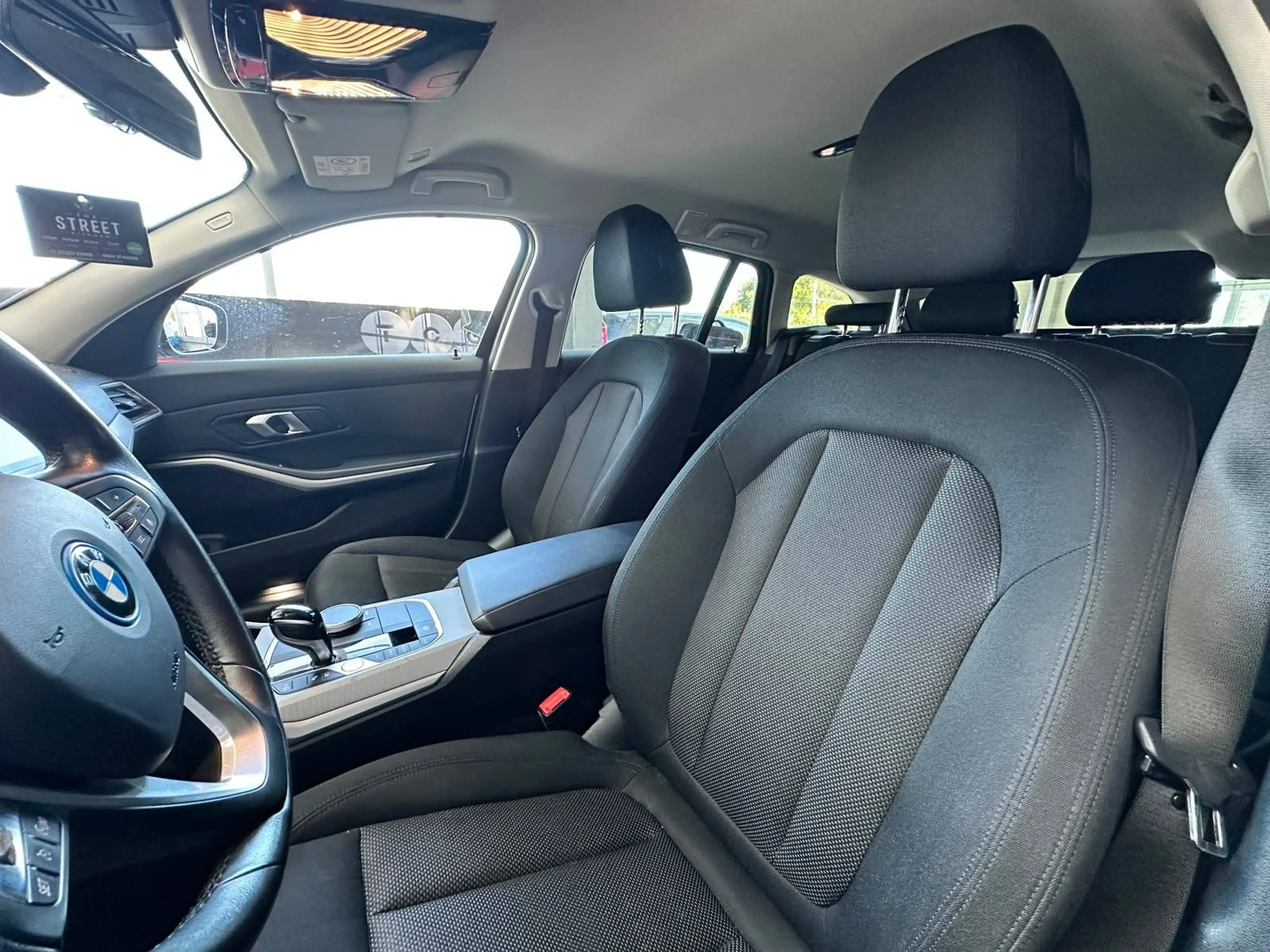 BMW 330 330 e xDrive Advantage — photo 14