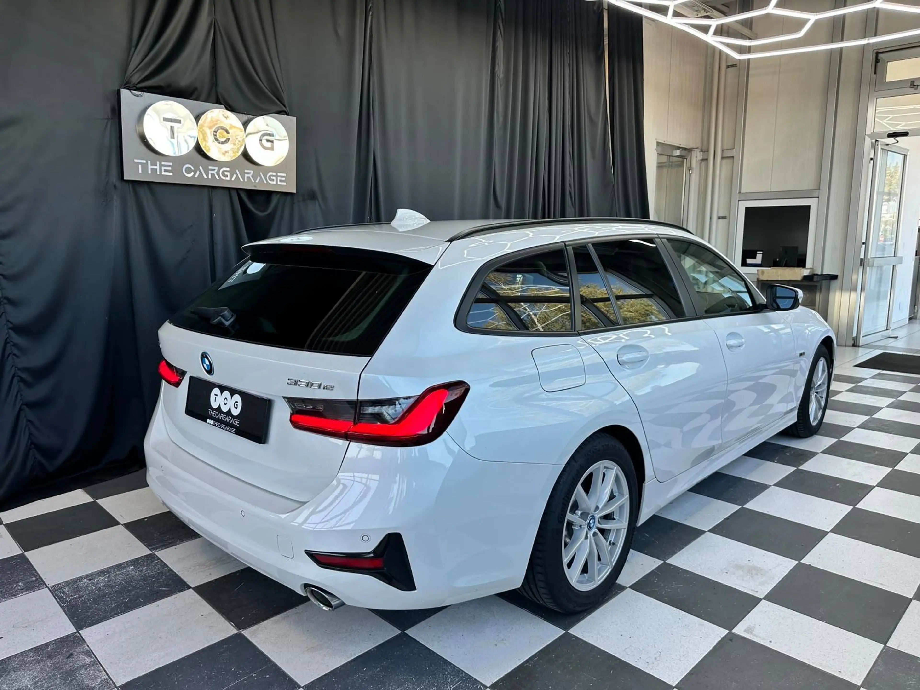 BMW 330 330 e xDrive Advantage — photo 5